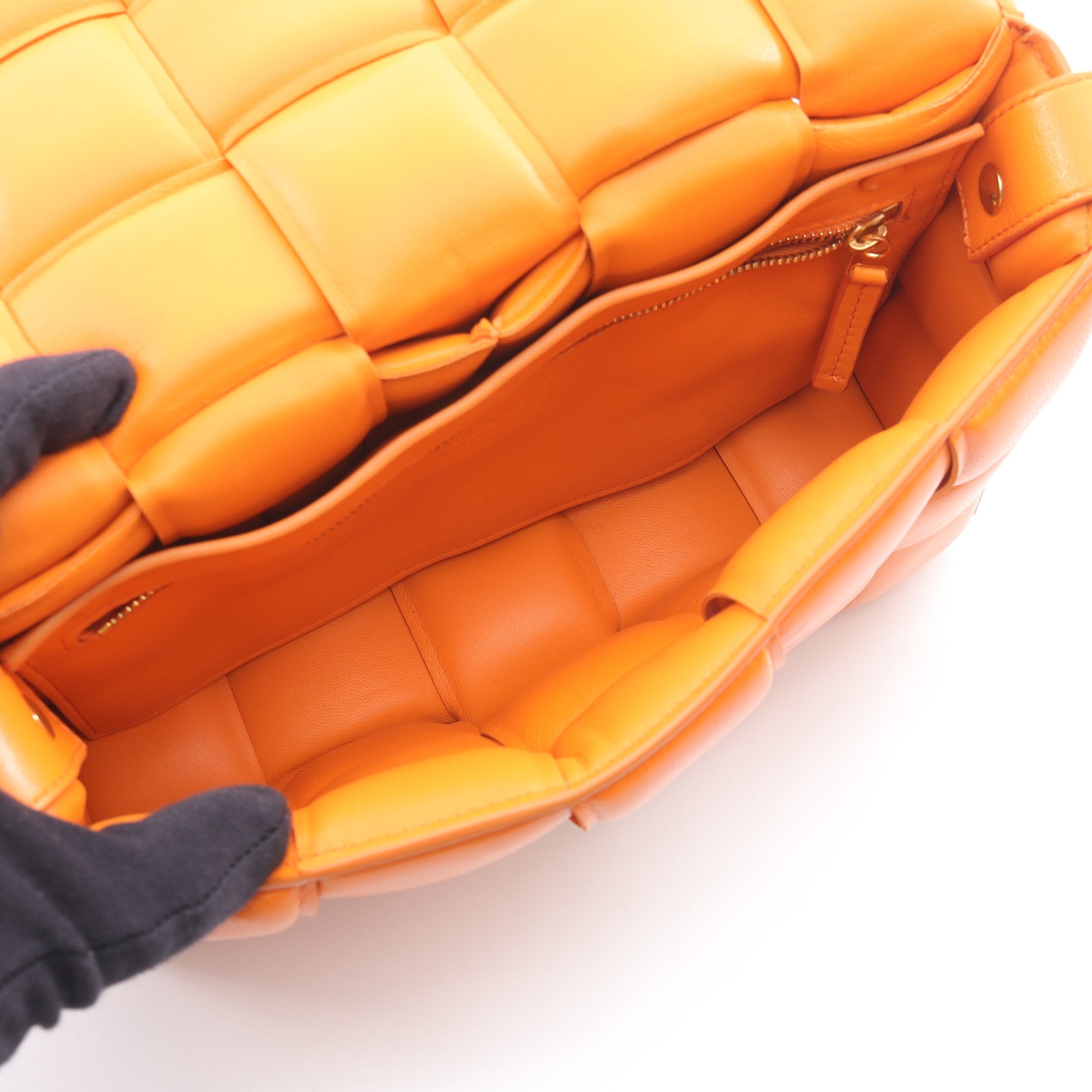 パデット カセット イントレチャート ショルダーバッグ レザー