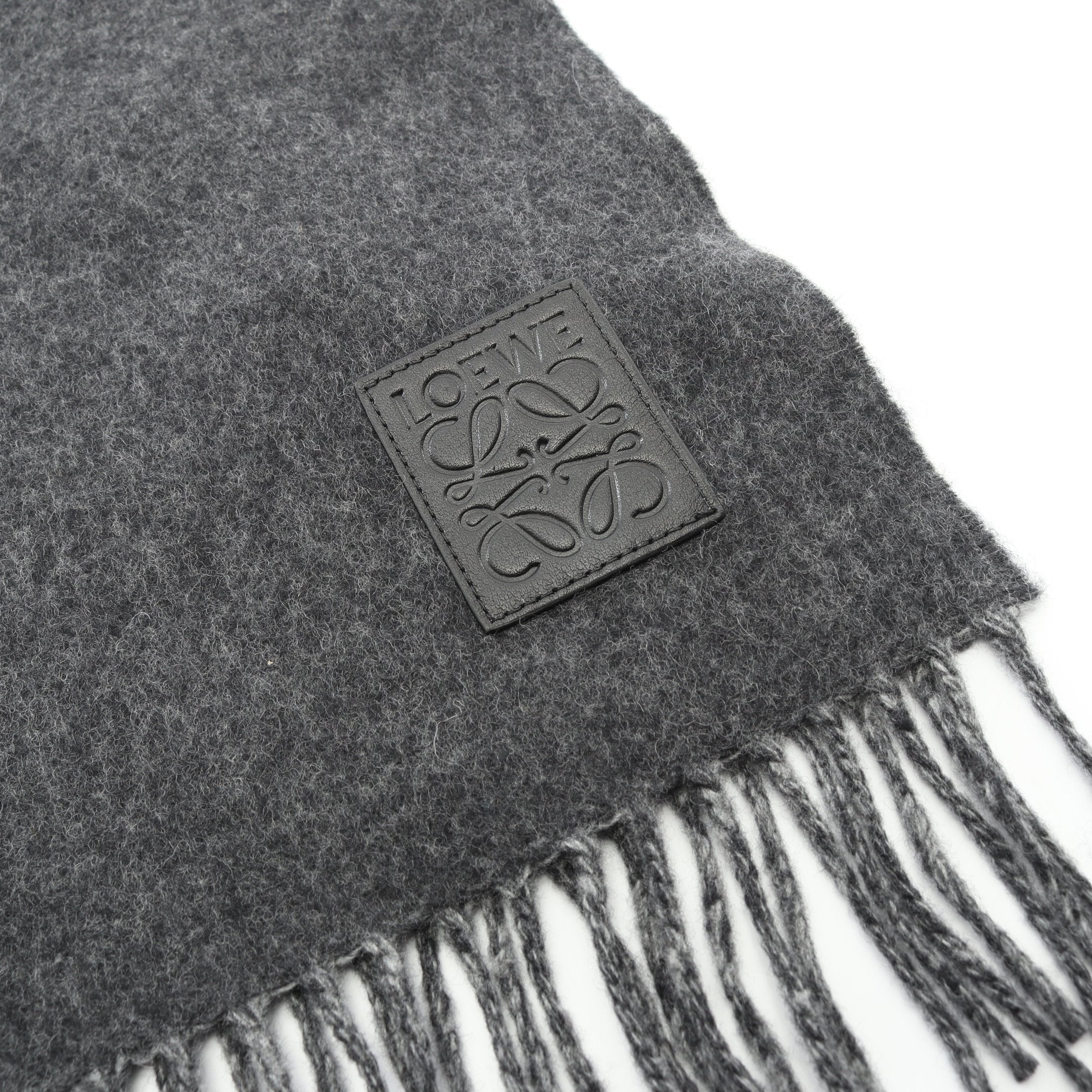 あかみページ　LOEWE グレー ウール マフラー フリンジ付き あかみページ LOEWE グレー ウール マフラー フリンジ付き LOEWE