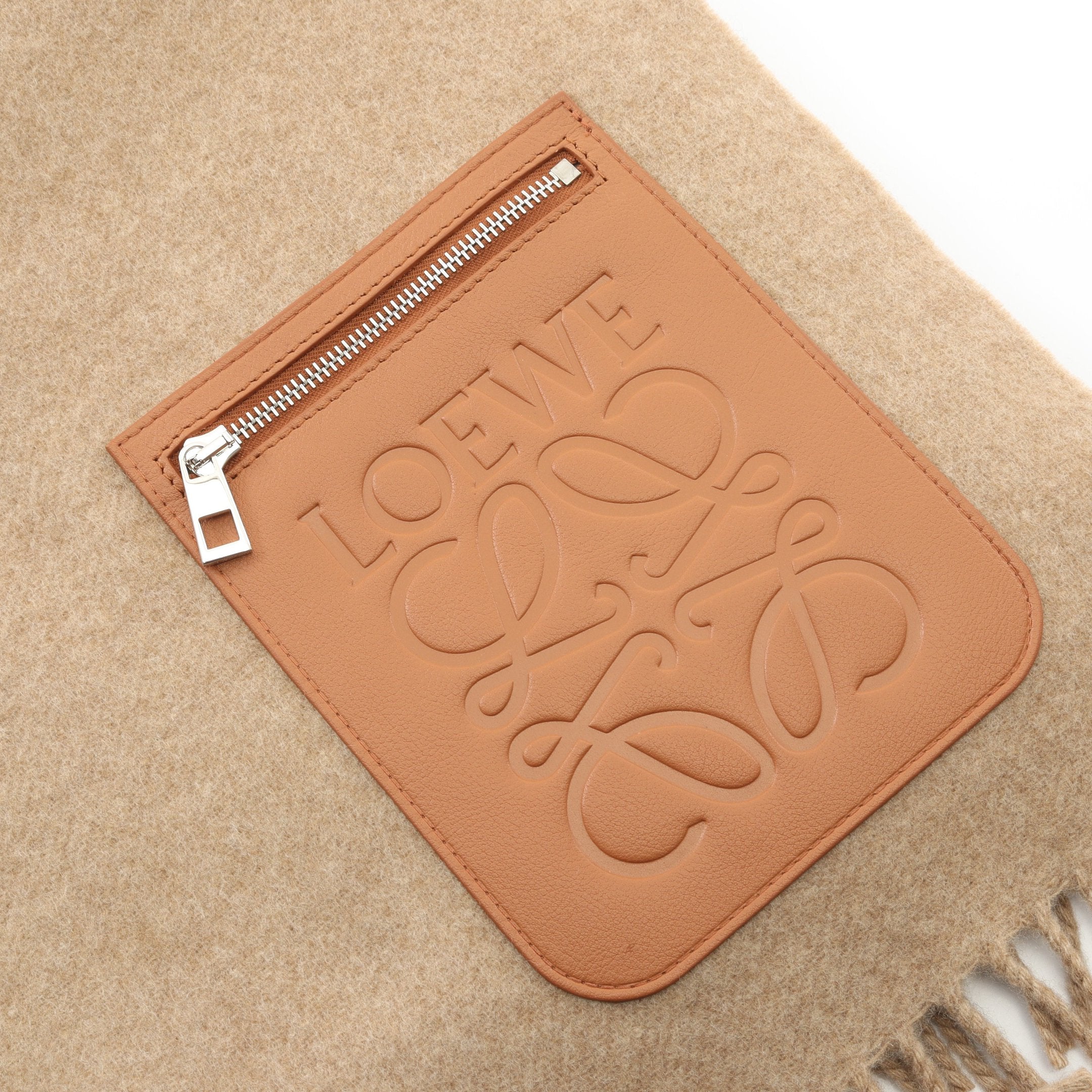 スカーフ マフラー ウール カシミヤ ベージュ ポケット付き ロエベ – RECLO