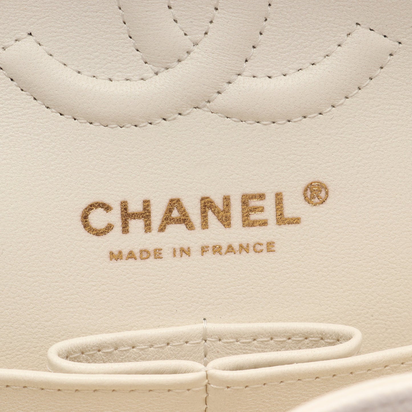 マトラッセ Wフラップ Wチェーンショルダーバッグ キャビアスキン ホワイト ゴールド金具 シャネル バッグ CHANEL