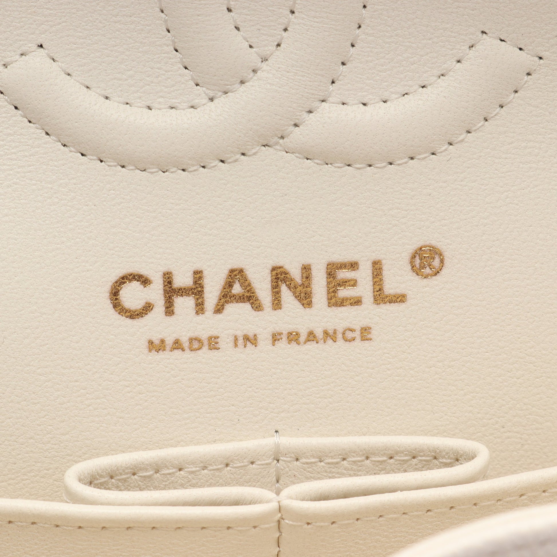 マトラッセ Wフラップ Wチェーンショルダーバッグ キャビアスキン ホワイト ゴールド金具 シャネル バッグ CHANEL