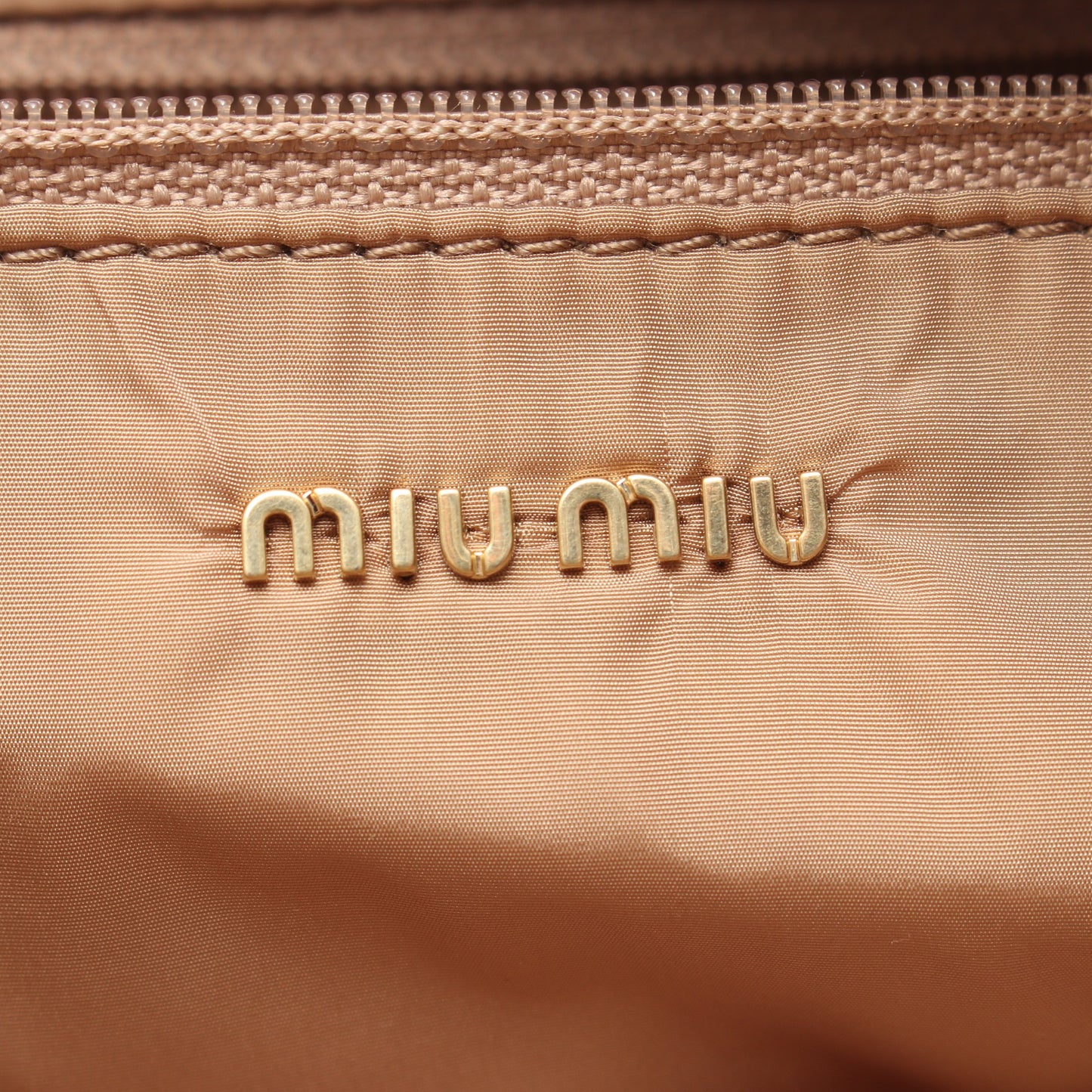 SOFTY チェーンショルダーバッグ チェーントートバッグ レザー ベージュ ミュウミュウ バッグ miu miu