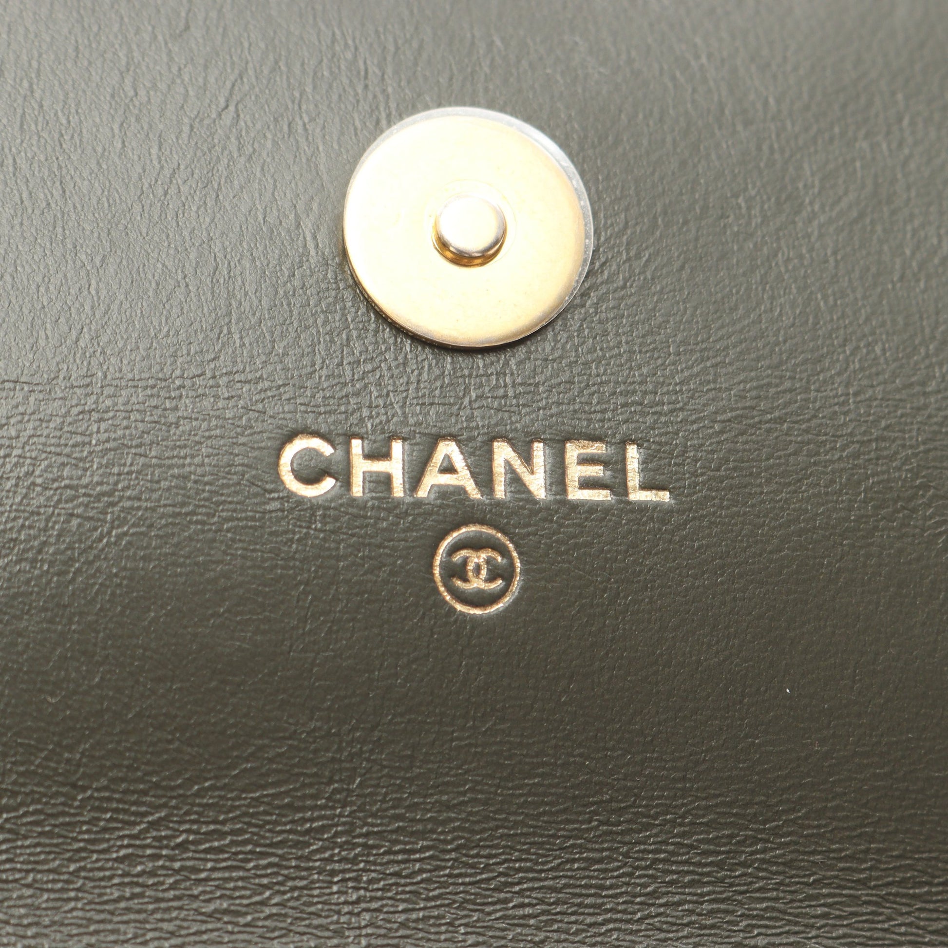 マトラッセ フォン ポーチ チェーンショルダーバッグ ラムスキン カーキグリーン ゴールド金具 シャネル バッグ CHANEL