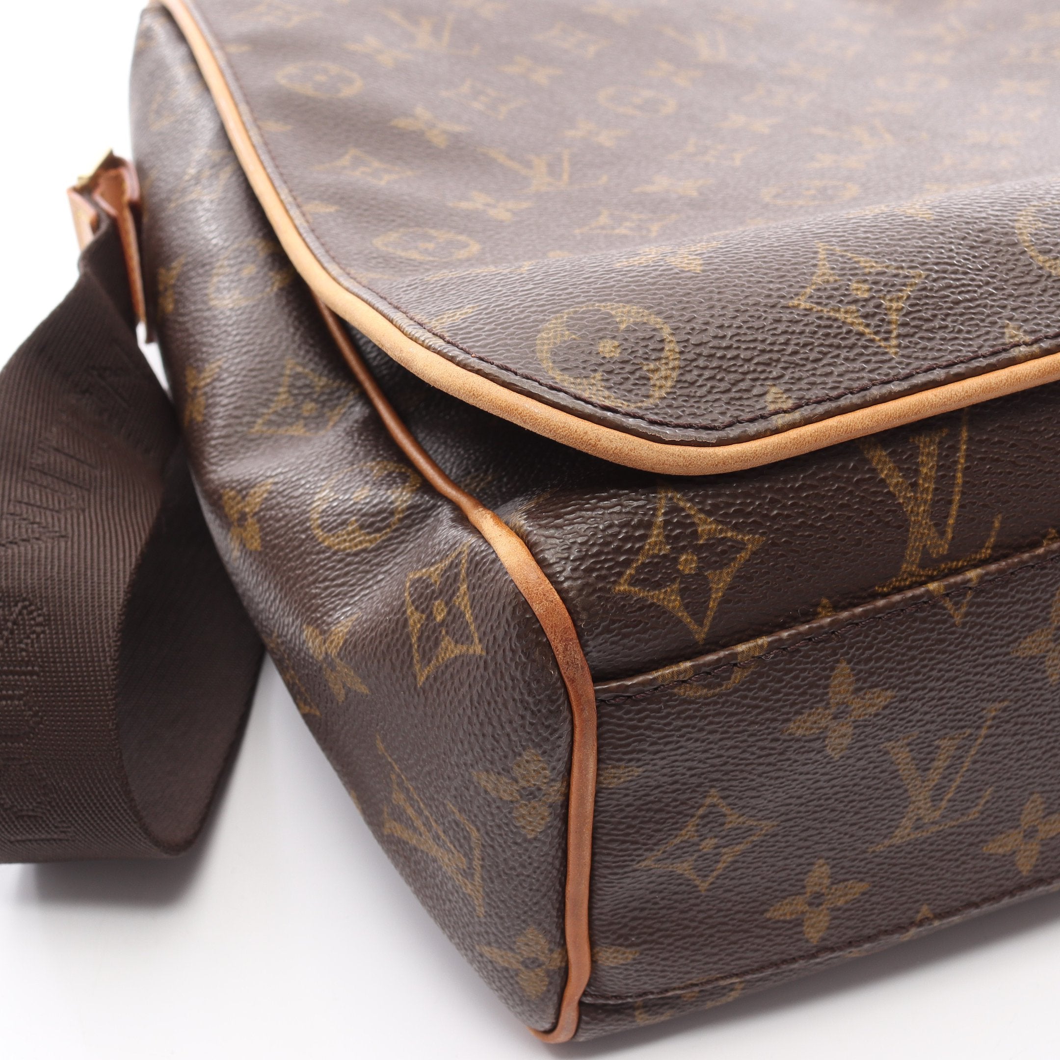 新品未使用　LOUIS VUITTON ショルダーバッグ アベス LOUIS NUITTON／ルイヴィトン】よりアベスショルダーバッグが買取入荷