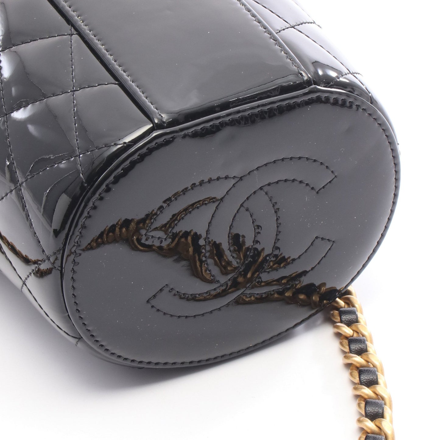 マトラッセ スモール バニティ チェーンショルダーバッグ エナメルレザー ブラック ゴールド金具 シャネル バッグ CHANEL