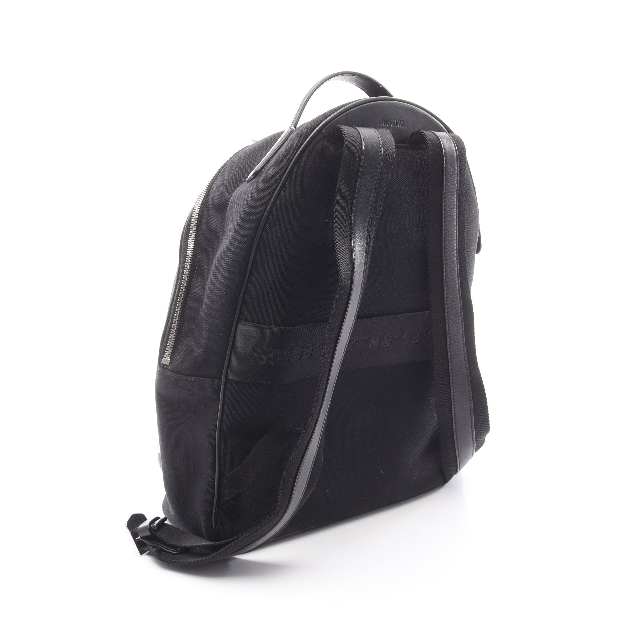 リモワ ネバースティル ミディアム NEVER STILLリュック ブラック Never Stillバックパック - サステナブルなナイロン製の軽量ミディアム