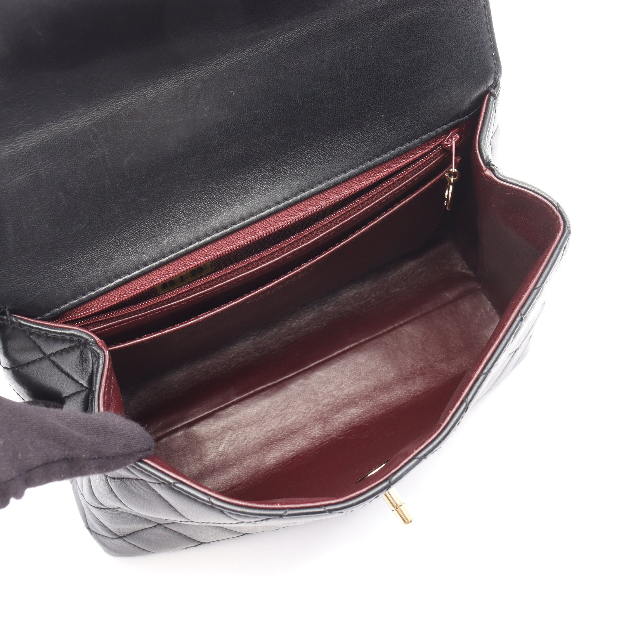 シャネル マトラッセ トップハンドル ハンドバッグ ラムスキン ABランク 中古 シャネル マトラッセ トップハンドル フラップバッグ 黒 ゴールド金具