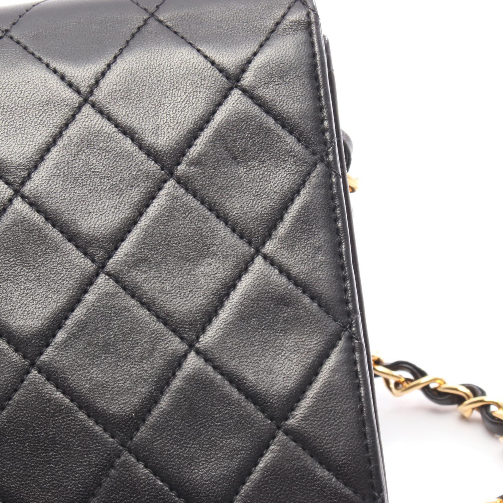 マトラッセ フルフラップ チェーンショルダーバッグ ラムスキン ブラック ゴールド金具 シャネル バッグ CHANEL