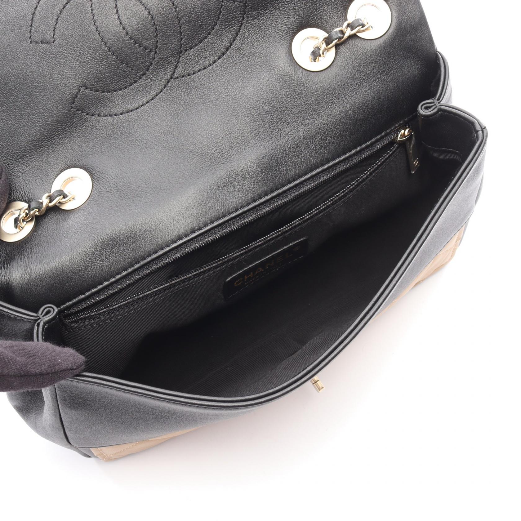マトラッセ チェーンショルダーバッグ レザー ベージュ ブラック ゴールド金具 シャネル バッグ CHANEL