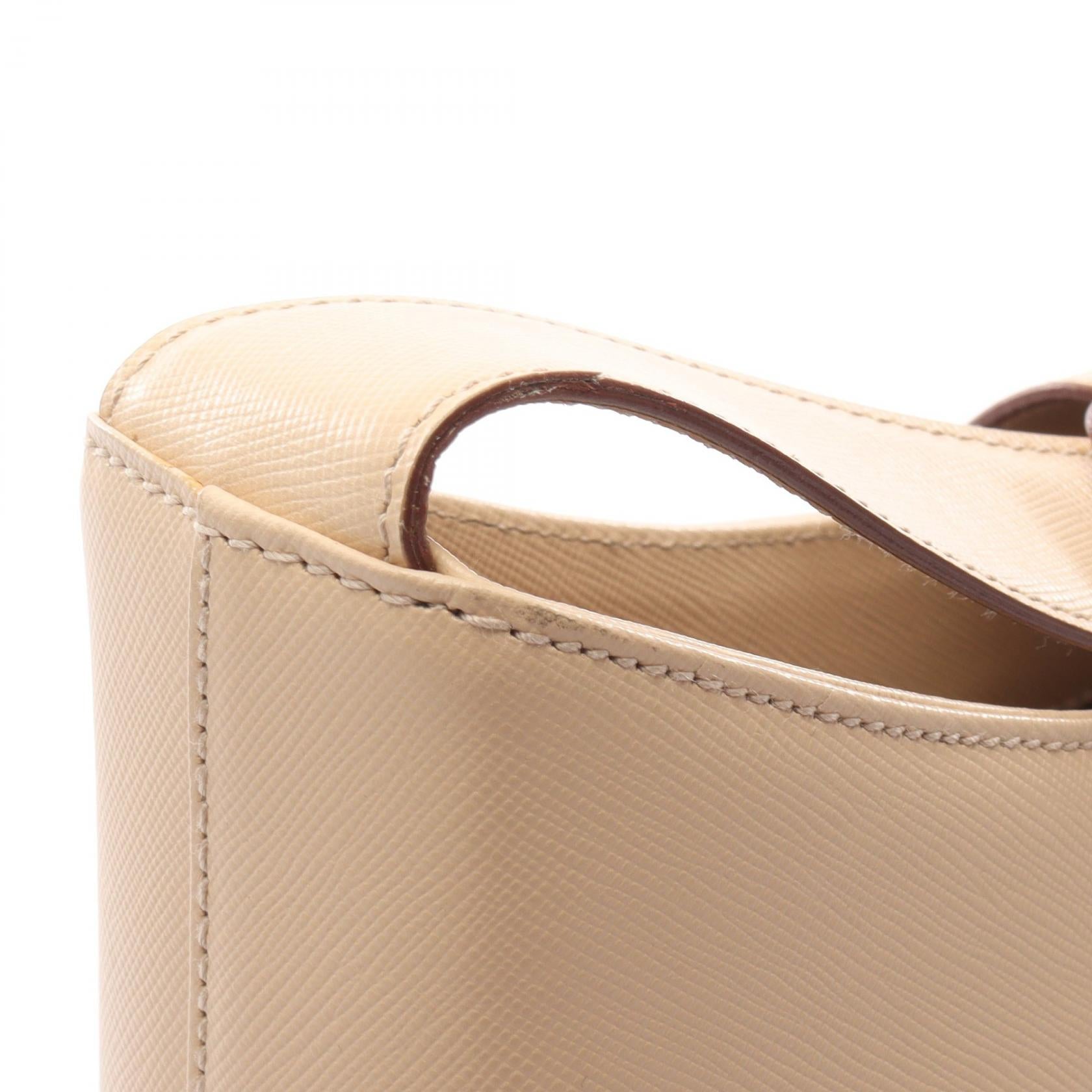 ガンチーニ ショルダーバッグ レザー ライトベージュ サルヴァトーレ