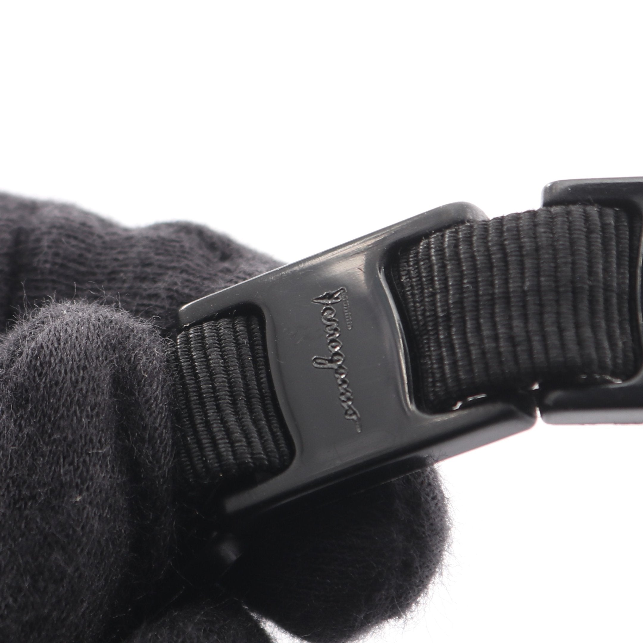 ヴァラ チェーンショルダーバッグ ナイロン ブラック サルヴァトーレ