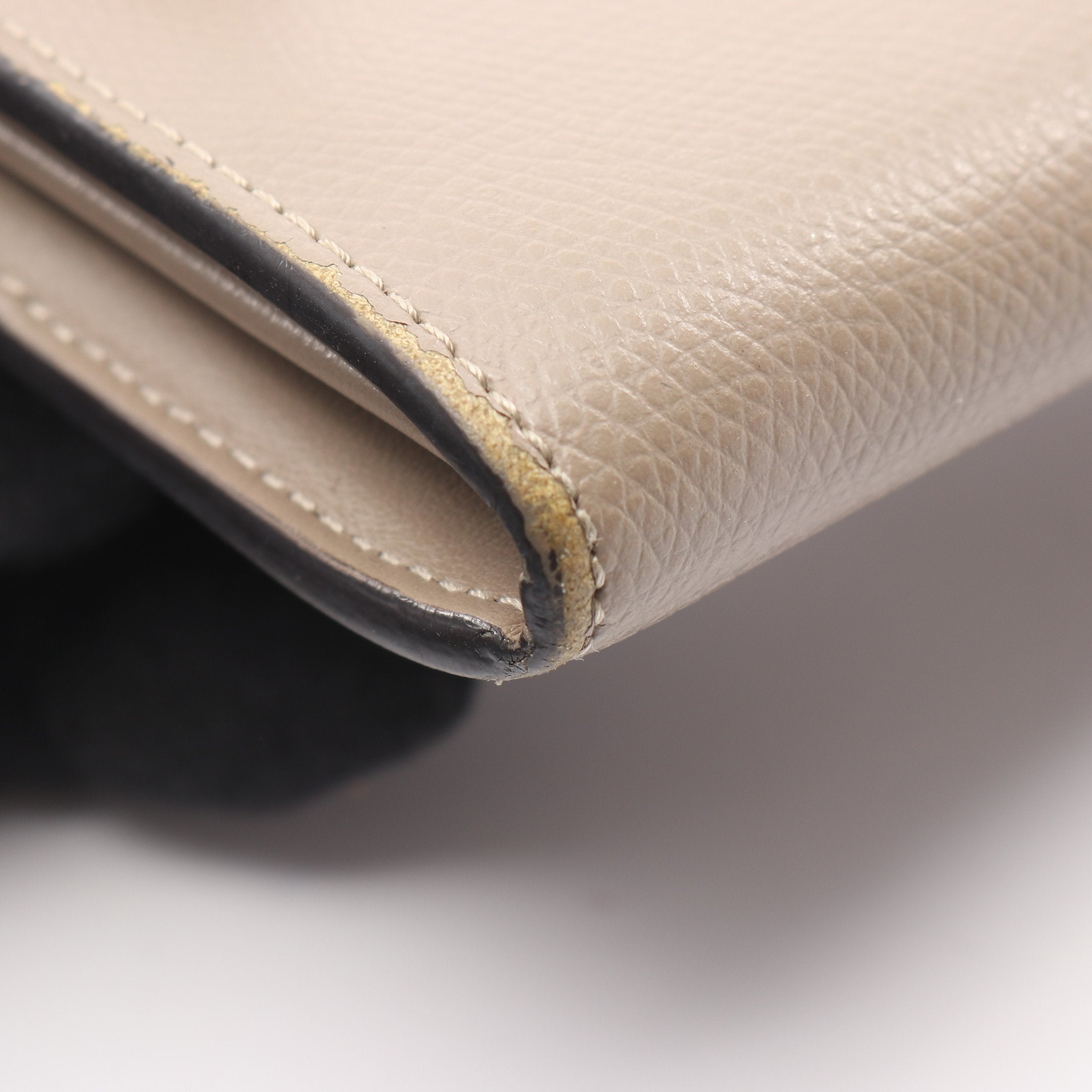 【新品訳あり】FENDI エフ イズ 二つ折り　財布 Fグレージュ レザー エフ イズ 二つ折り長財布 レザー グレーベージュ フェンディ – RECLO