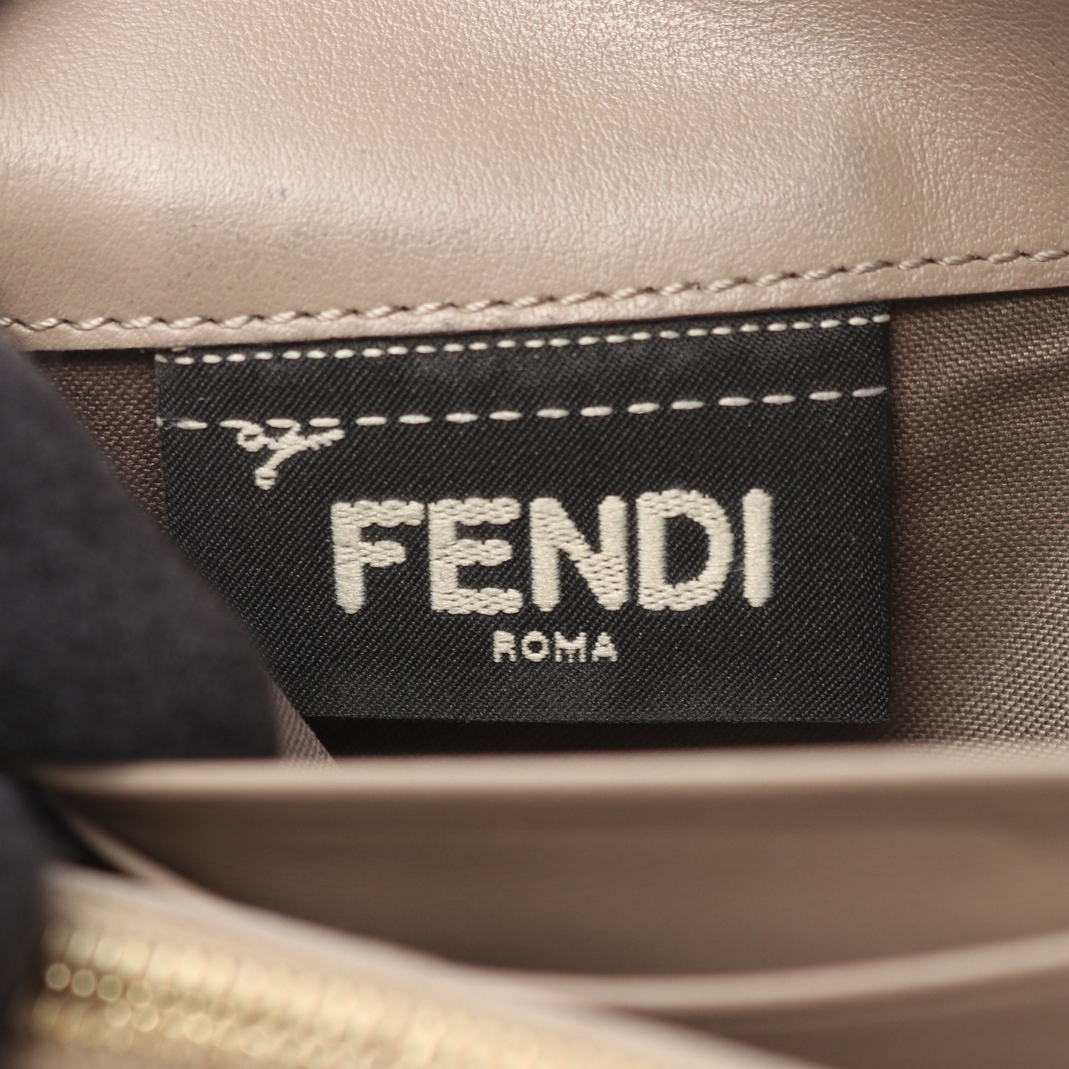 エフ イズ 二つ折り長財布 レザー グレーベージュ フェンディ – RECLO