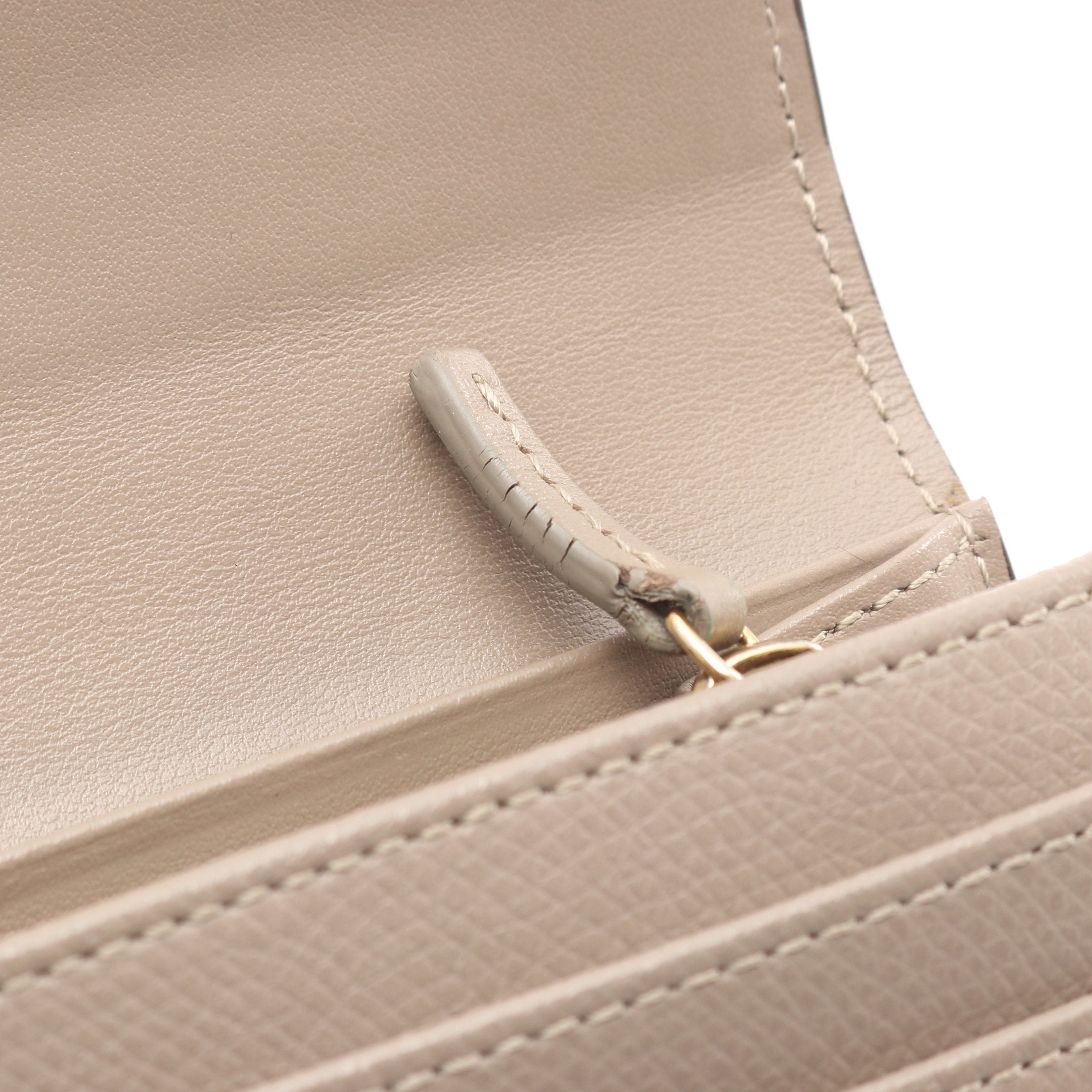 エフ イズ 二つ折り長財布 レザー グレーベージュ フェンディ – RECLO