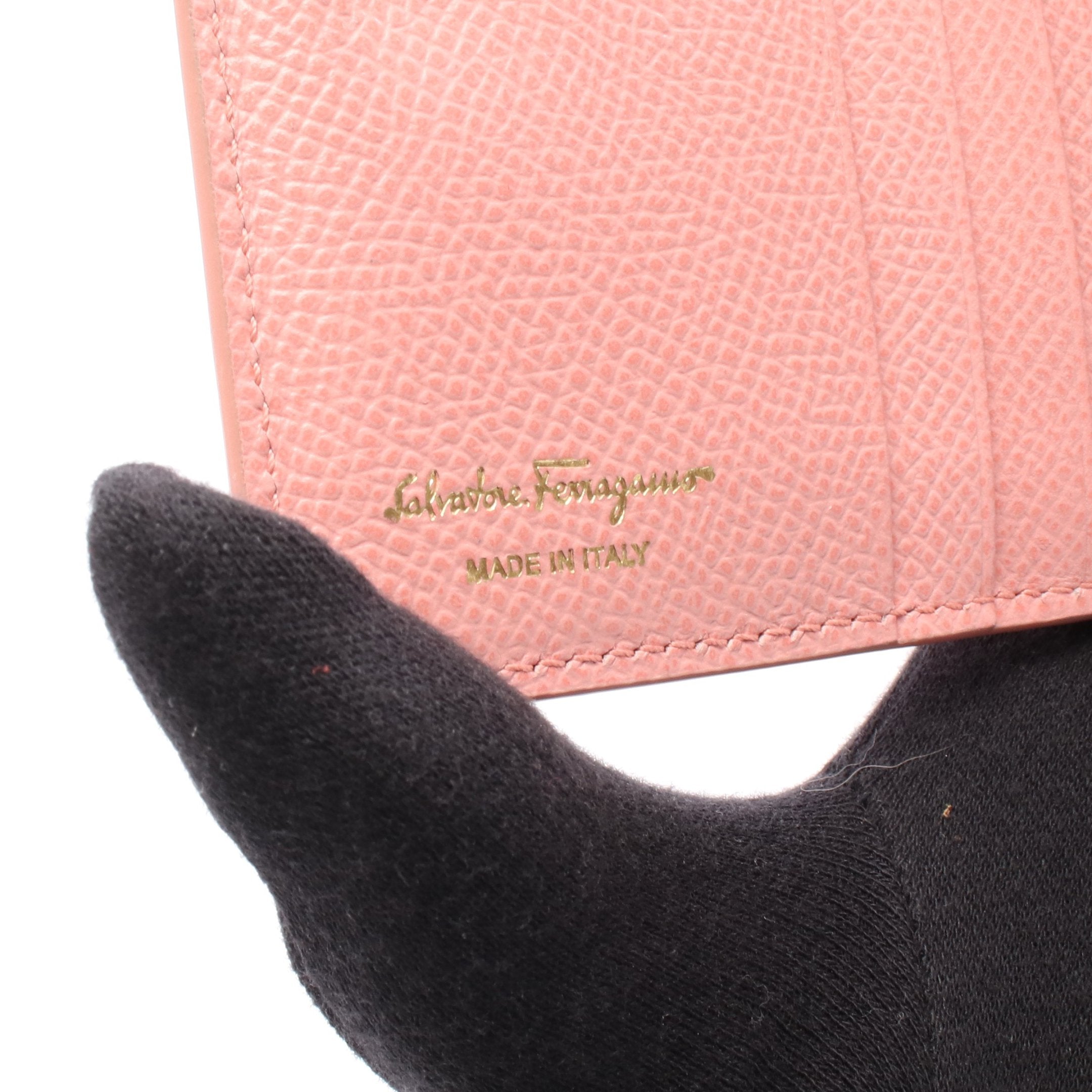 ♡美品♡サルヴァトーレフェラガモ ガンチーニ 二つ折り財布 ピンク レザー ロゴ サルヴァトーレフェラガモ Salvatore Ferragamo 二つ折り財布