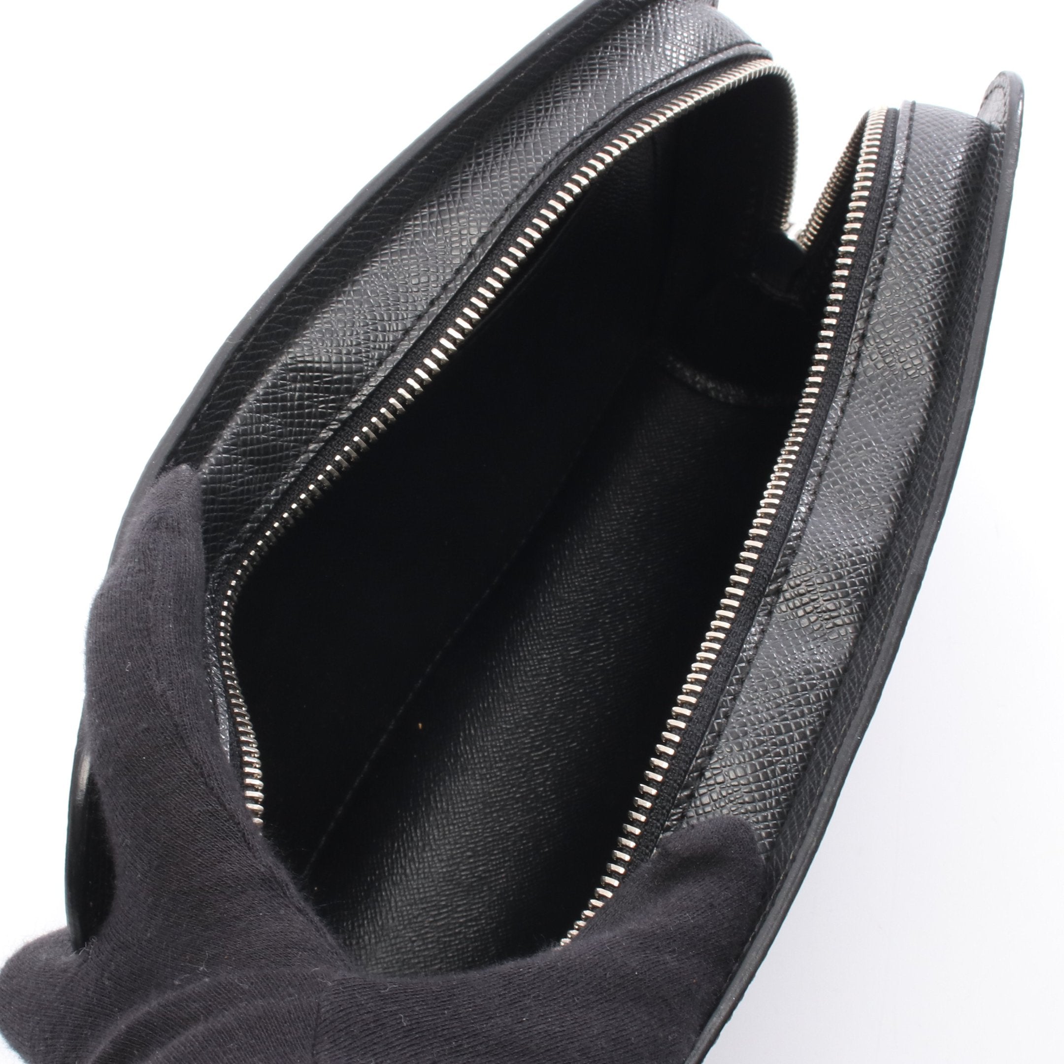 美品 ルイ ヴィトン タイガ バイカル セカンドバッグ クラッチバッグ ブラック LOUIS VUITTON ルイヴィトン バイカル セカンドバッグ クラッチバッグ