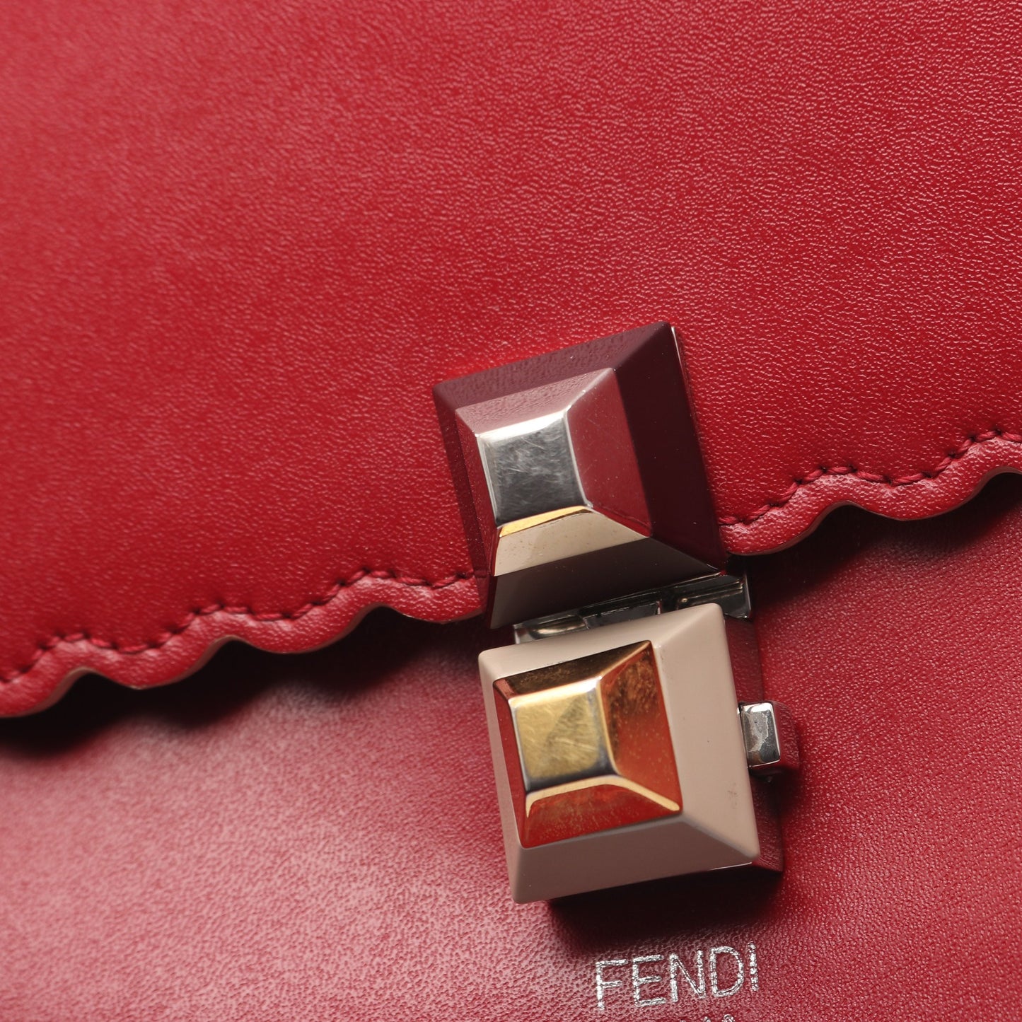 MINI KAN I ミニ キャナイ チェーンショルダーバッグ スタッズ レザー レッド フェンディ バッグ FENDI