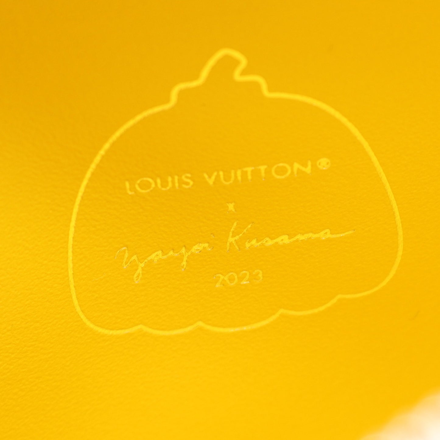 LV × YK クッサンPM モノグラムエンボス チェーンショルダーバッグ ラムスキン ホワイト 草間彌生 2WAY ルイヴィトン バッグ LOUIS VUITTON