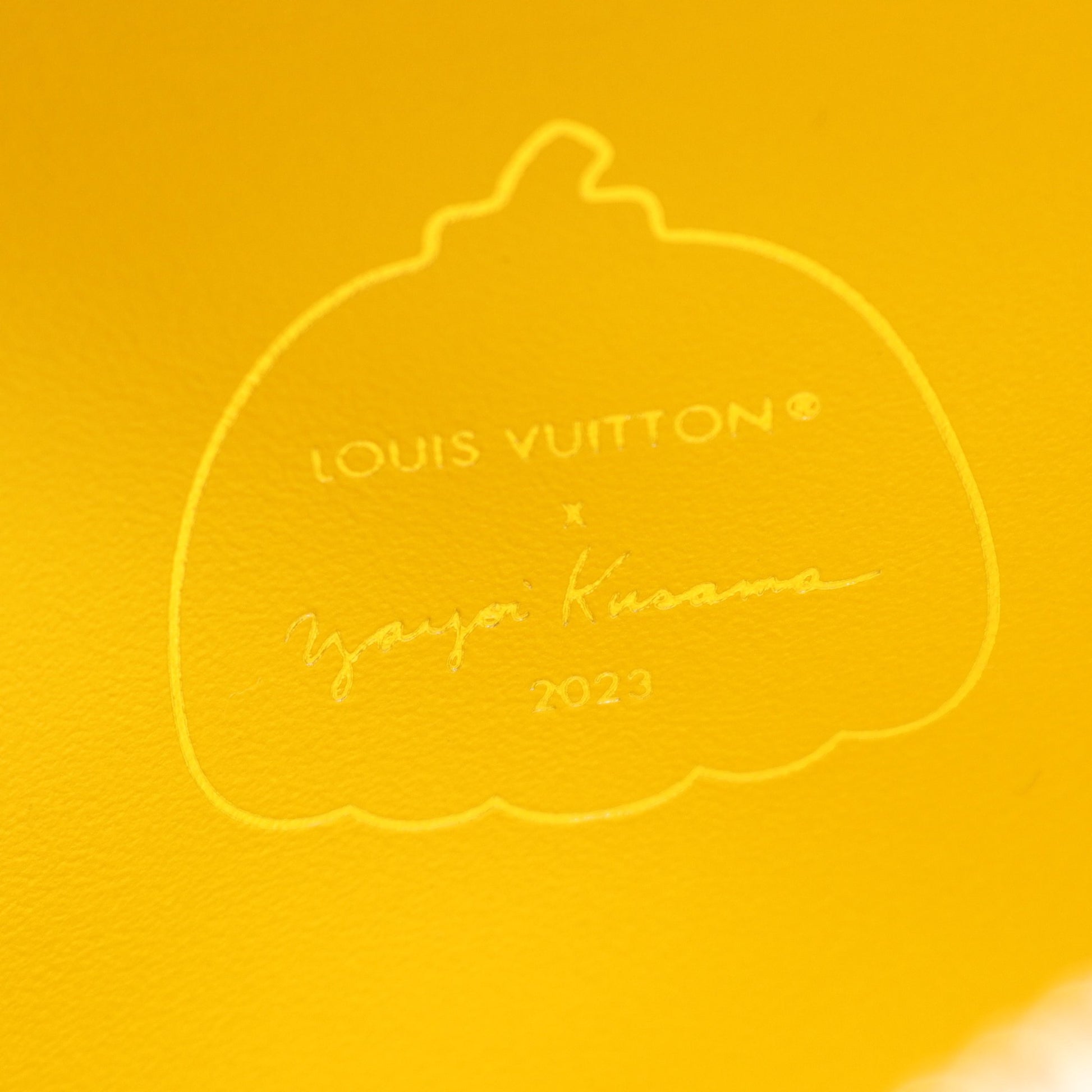LV × YK クッサンPM モノグラムエンボス チェーンショルダーバッグ ラムスキン ホワイト 草間彌生 2WAY ルイヴィトン バッグ LOUIS VUITTON