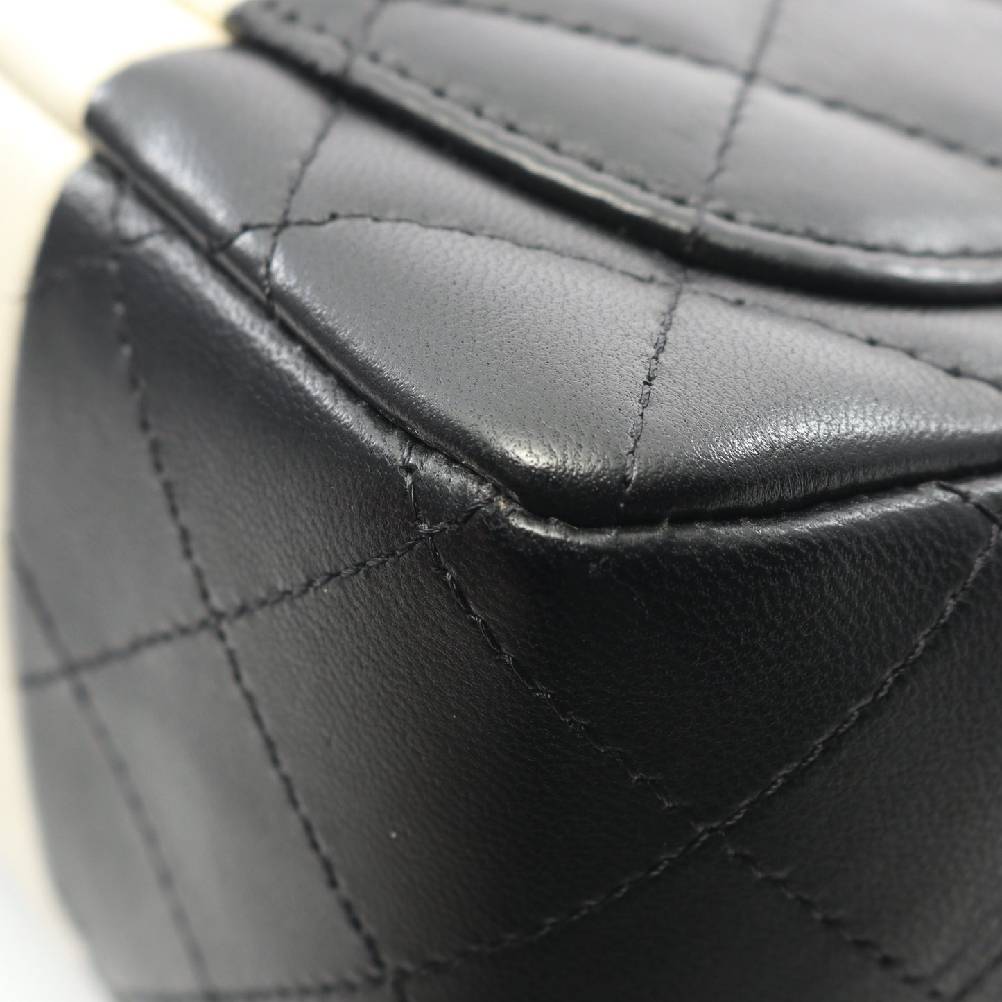 ミニマトラッセ チェーンショルダーバッグ ラムスキン ブラック ホワイト ゴールド金具 バイカラー シャネル バッグ CHANEL