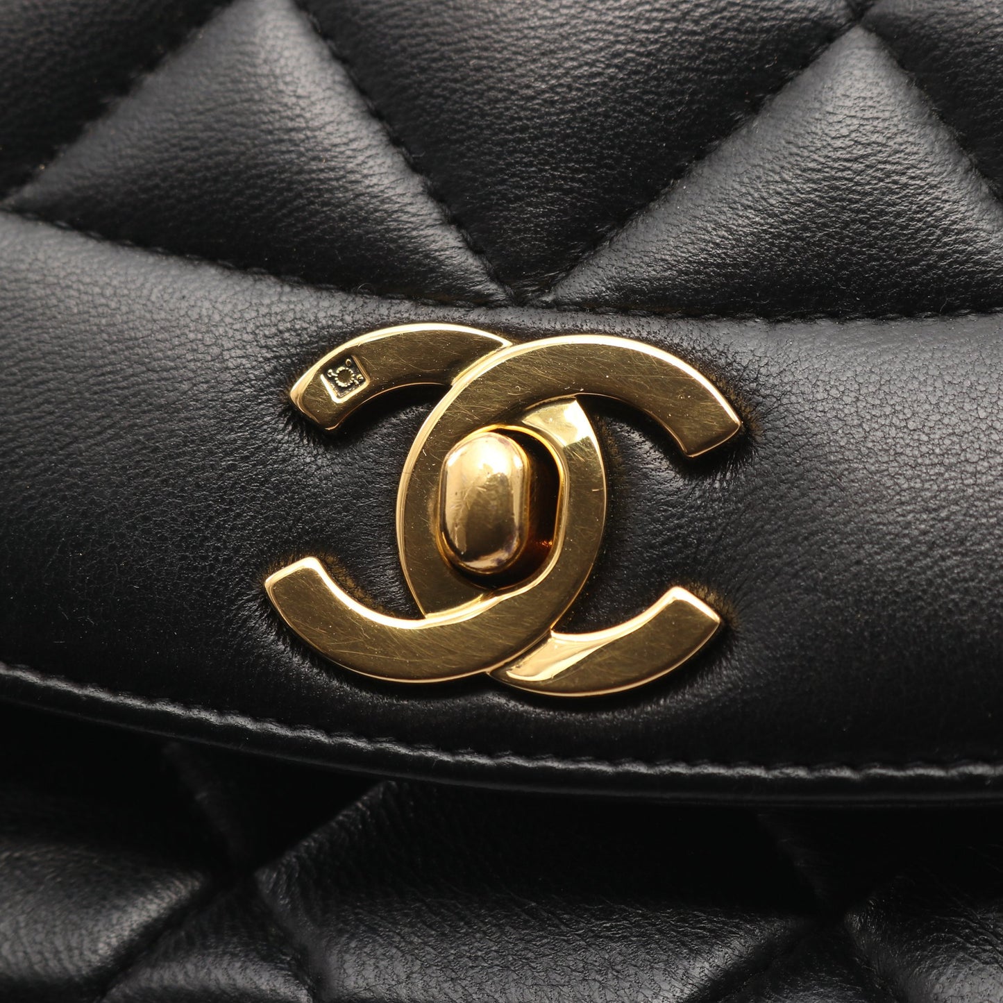 マトラッセ ダイアナフラップ チェーンショルダーバッグ ラムスキン ブラック ゴールド金具 シャネル バッグ CHANEL