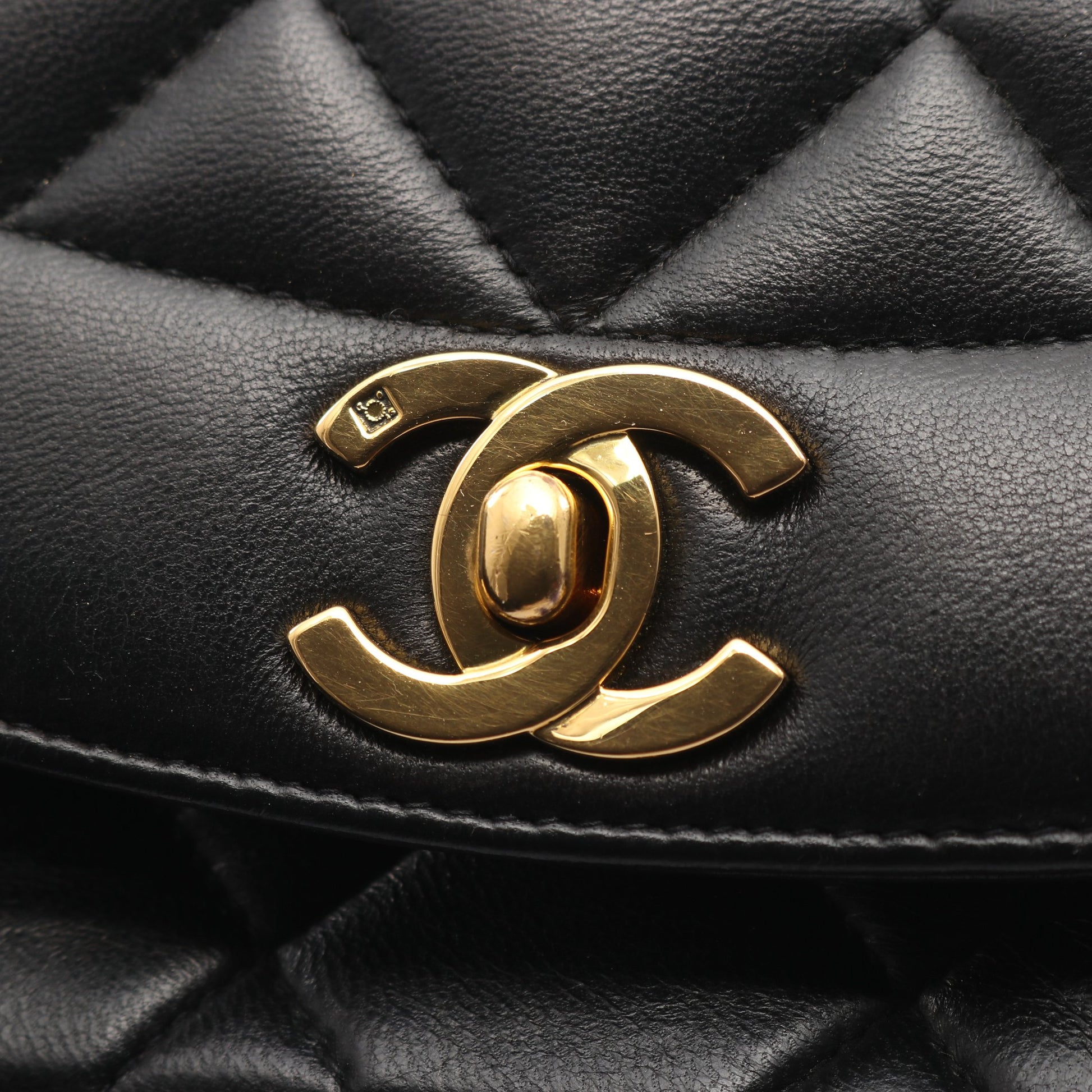 マトラッセ ダイアナフラップ チェーンショルダーバッグ ラムスキン ブラック ゴールド金具 シャネル バッグ CHANEL