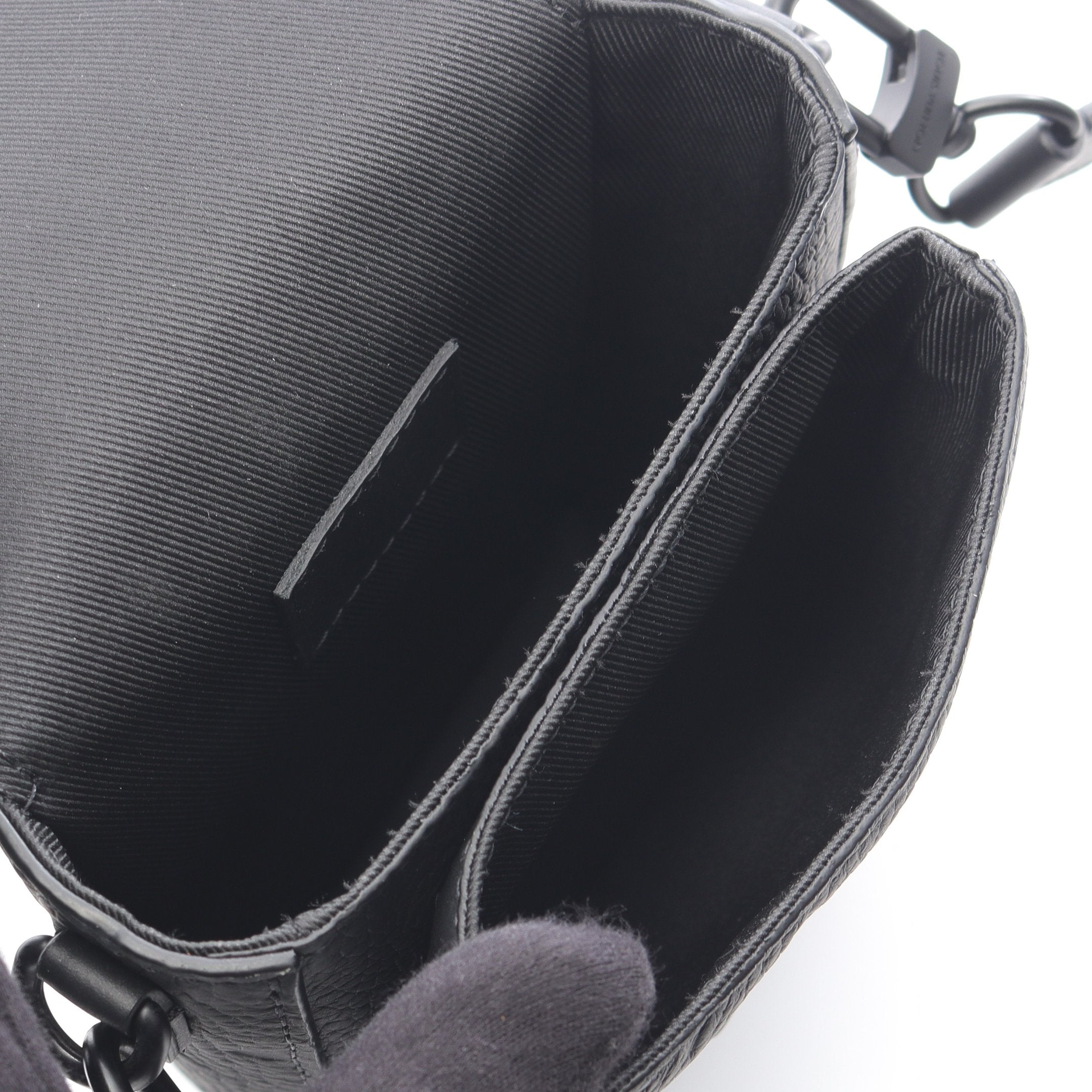 【箱袋付】 ルイヴィトン トリヨンモノグラム ヴェルティカル ブラック ビジネス 箱袋付】 ルイヴィトン トリヨン ジッピー ヴェルティカル モノグラム 黒