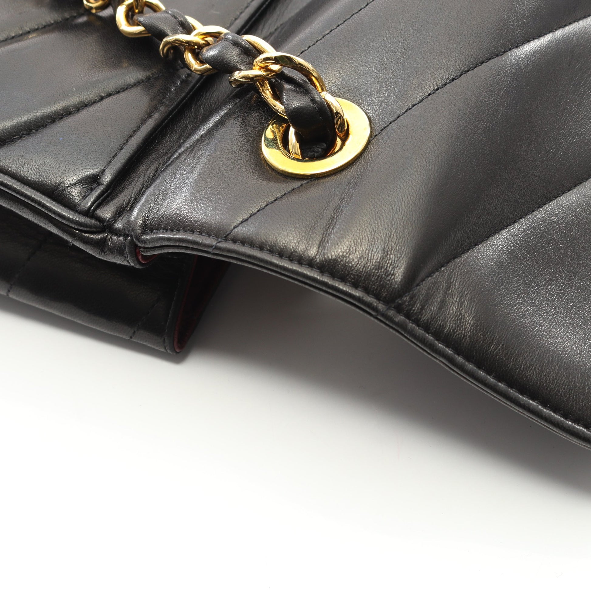 Vステッチ チェーンショルダーバッグ ラムスキン ブラック ゴールド金具 シャネル バッグ CHANEL