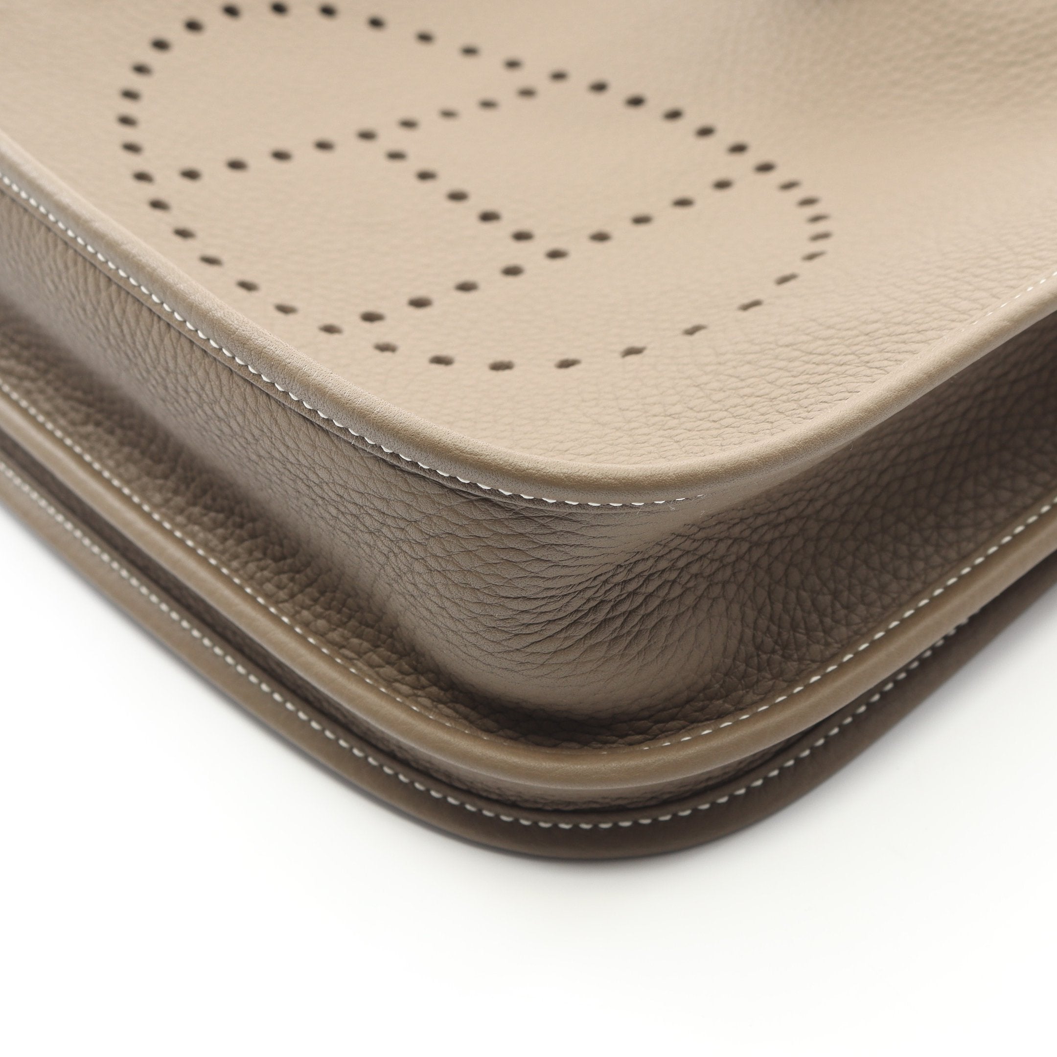 エヴリン 3 トロワ PM エトゥープ ショルダーバッグ トリヨン