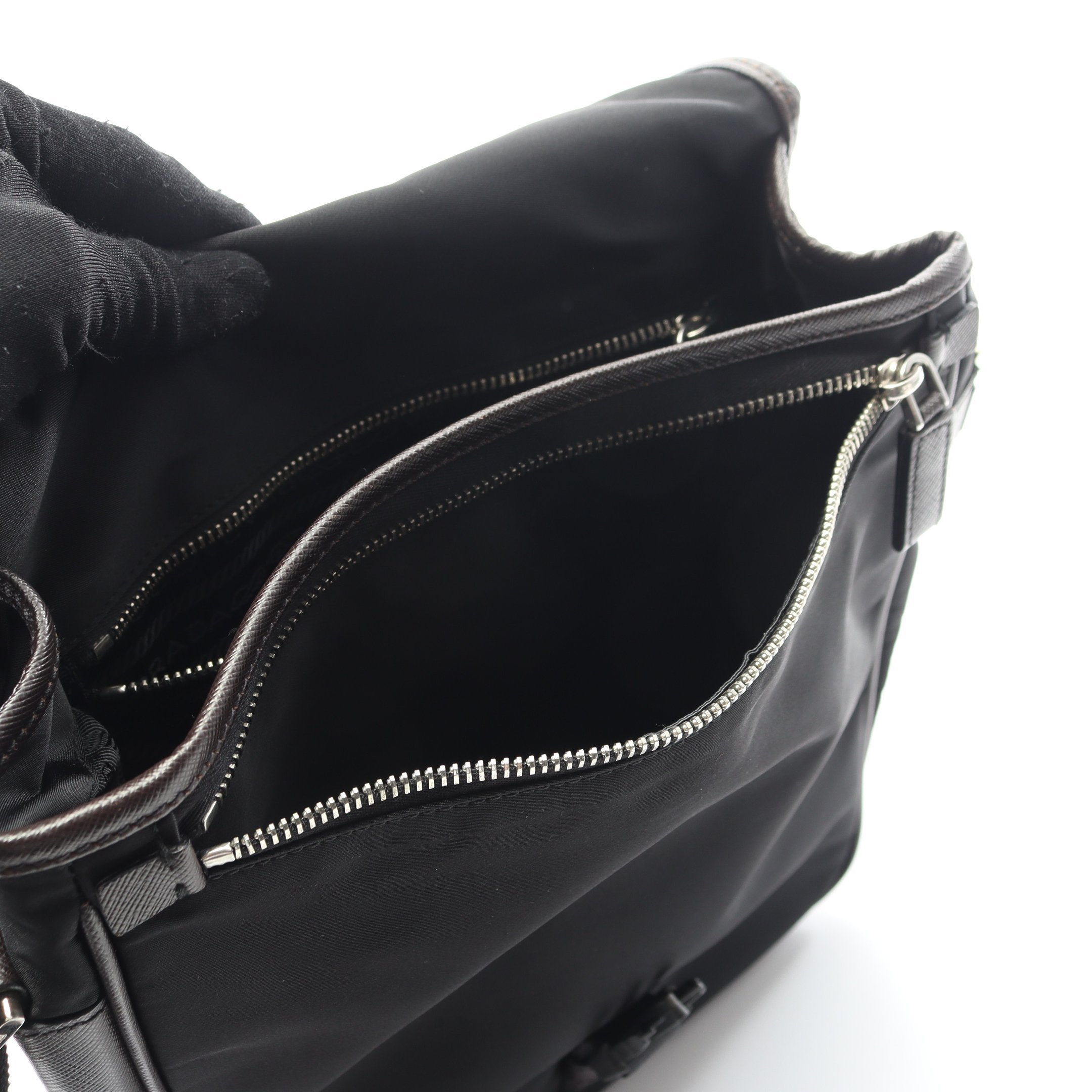 ショルダーバッグ ナイロン サフィアーノレザー ブラック ダーク