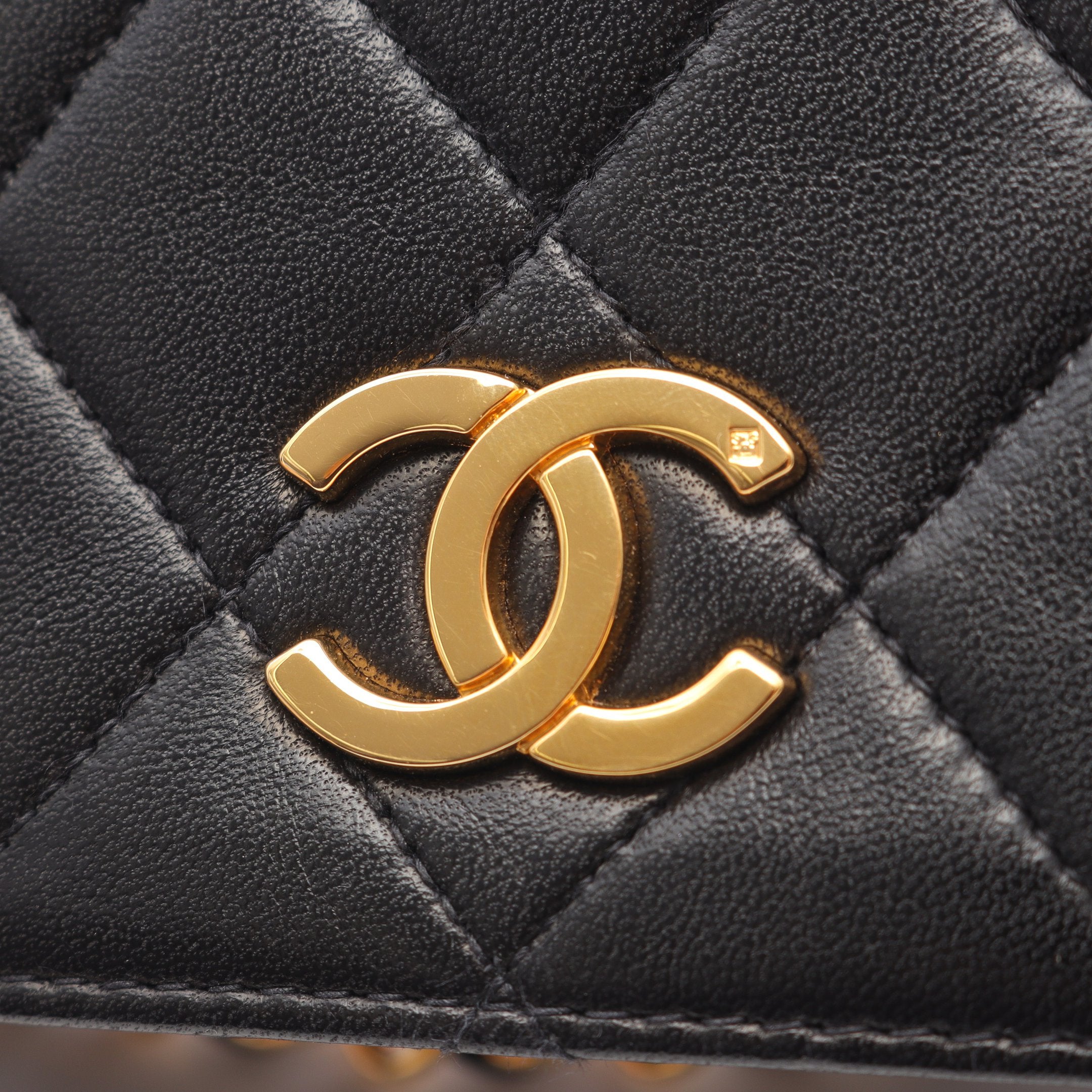 マトラッセ フルフラップ チェーンショルダーバッグ ラムスキン