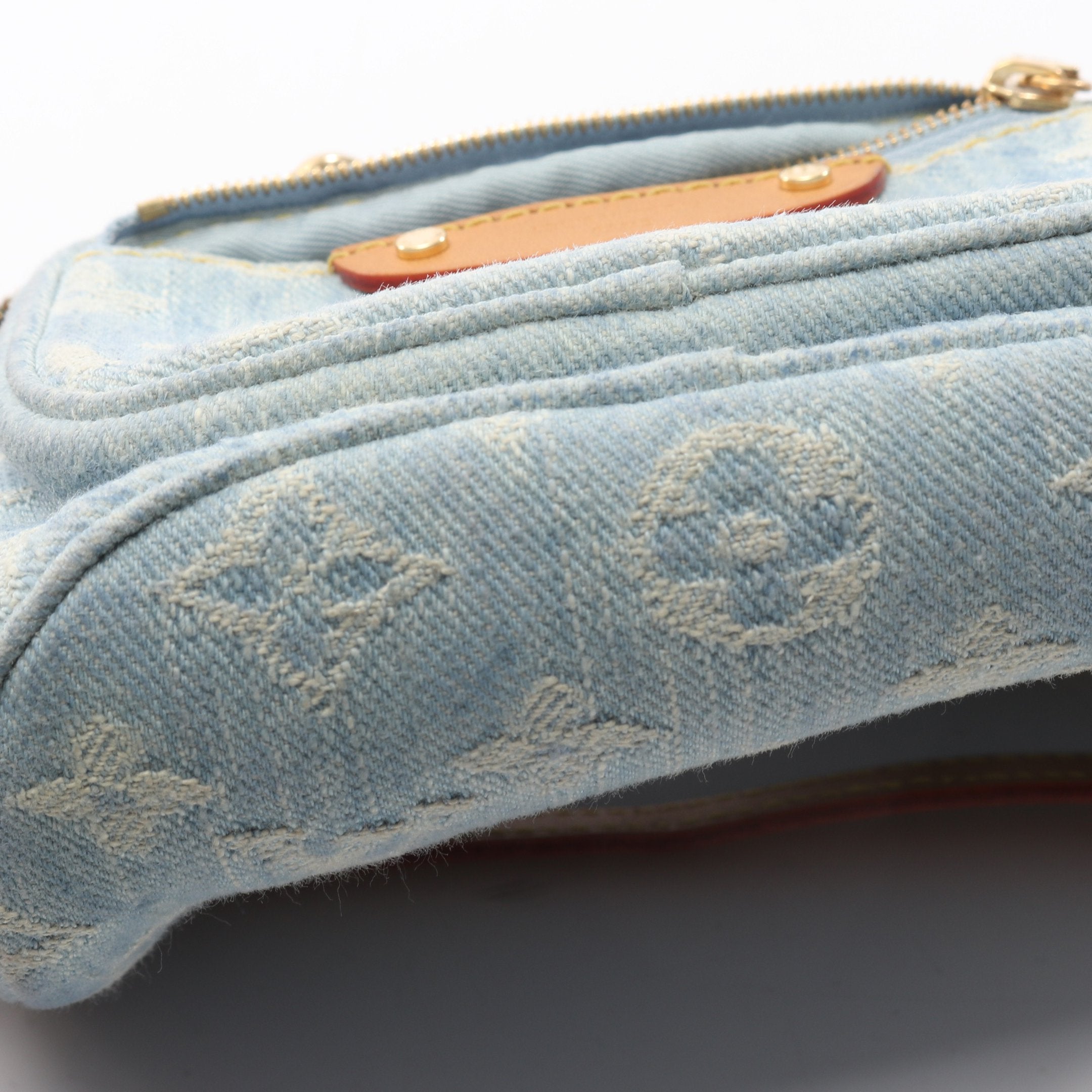 【極美品✨】激レアLOUIS VUITTONミニバムバッグ デニム スカイブルー ルイ・ヴィトン24年夏ウィメンズバッグ、“ヴィンテージ調デニム”の