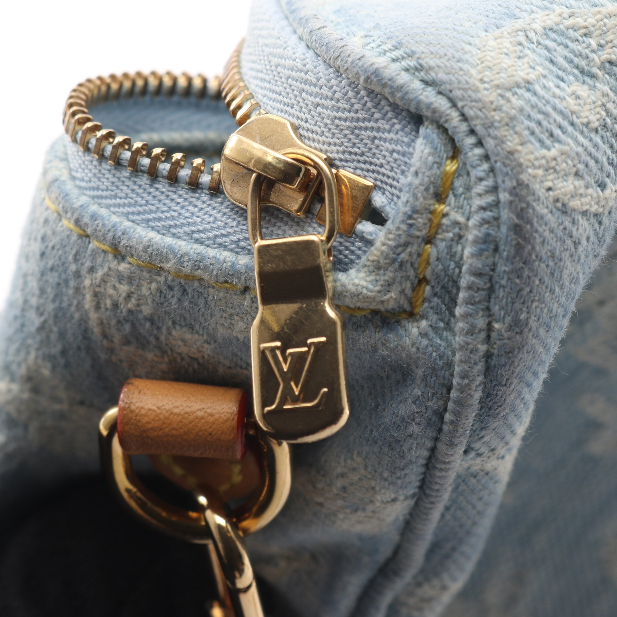 【極美品✨】激レアLOUIS VUITTONミニバムバッグ デニム スカイブルー ミニ バムバッグ モノグラムデニム スカイブルー ハンドバッグ