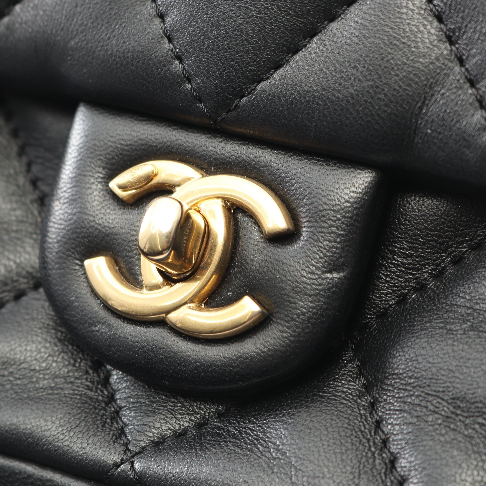 マトラッセ チェーンショルダーバッグ ラムスキン ブラック ゴールド金具 シャネル バッグ CHANEL