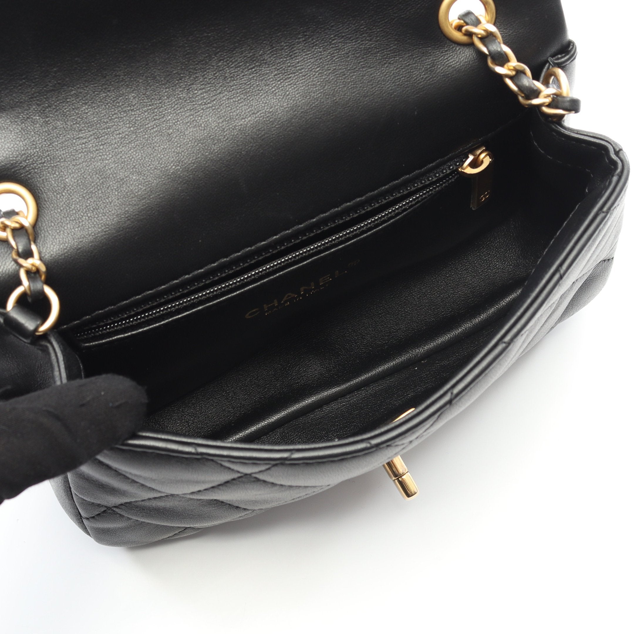 マトラッセ チェーンショルダーバッグ ラムスキン ブラック ゴールド