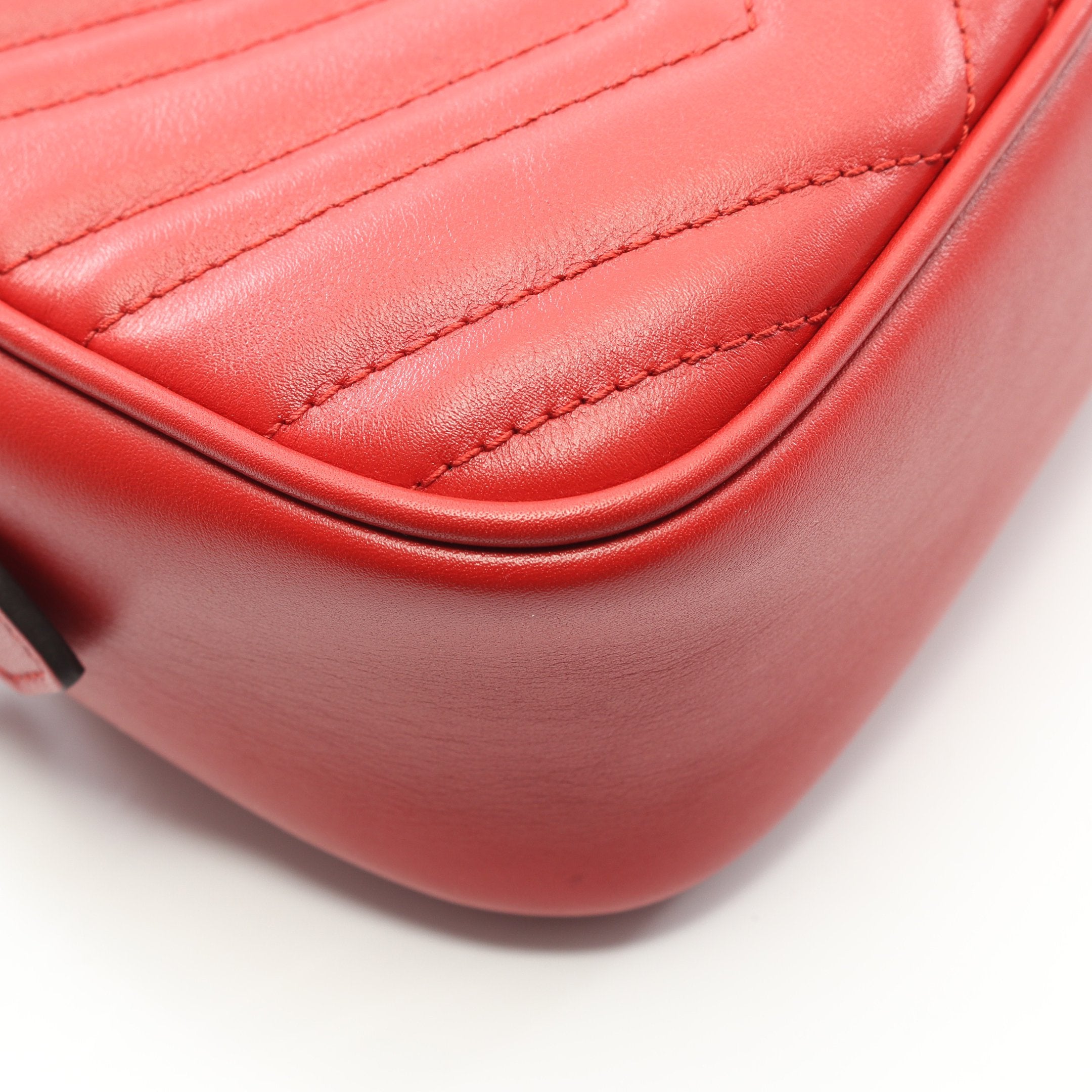 GGマーモント チェーンショルダーバッグ レザー レッド グッチ – RECLO