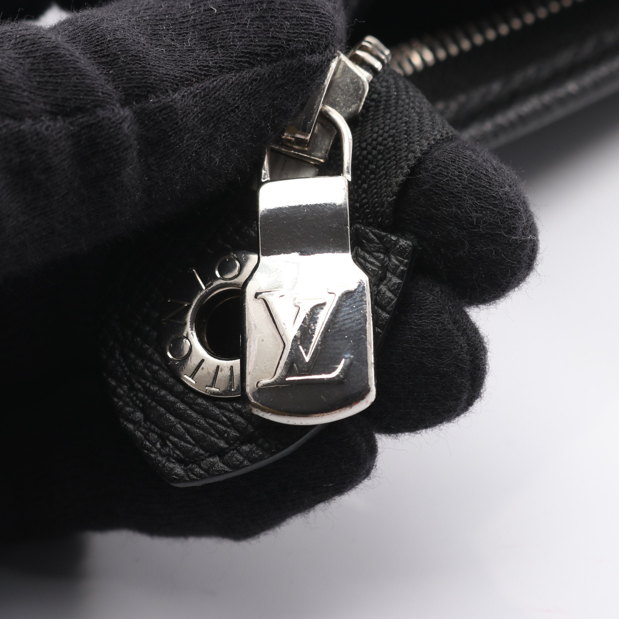LOUIS VUITTON クラッチバッグ ポシェット ヴォワヤージュ MM 美 ポシェット・ヴォワヤージュ MM モノグラム・マカサー｜ルイ・ヴィトン