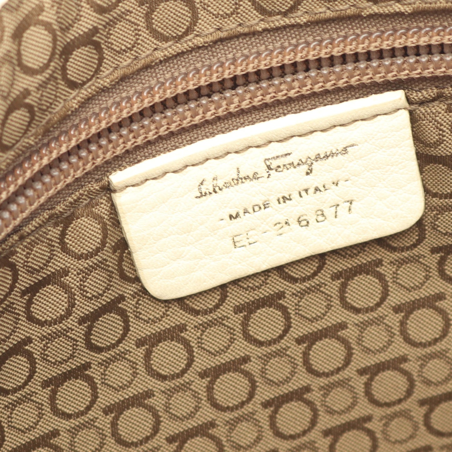 ガンチーニ ワンショルダーバッグ レザー アイボリー フリンジ サルヴァトーレフェラガモ バッグ Salvatore Ferragamo