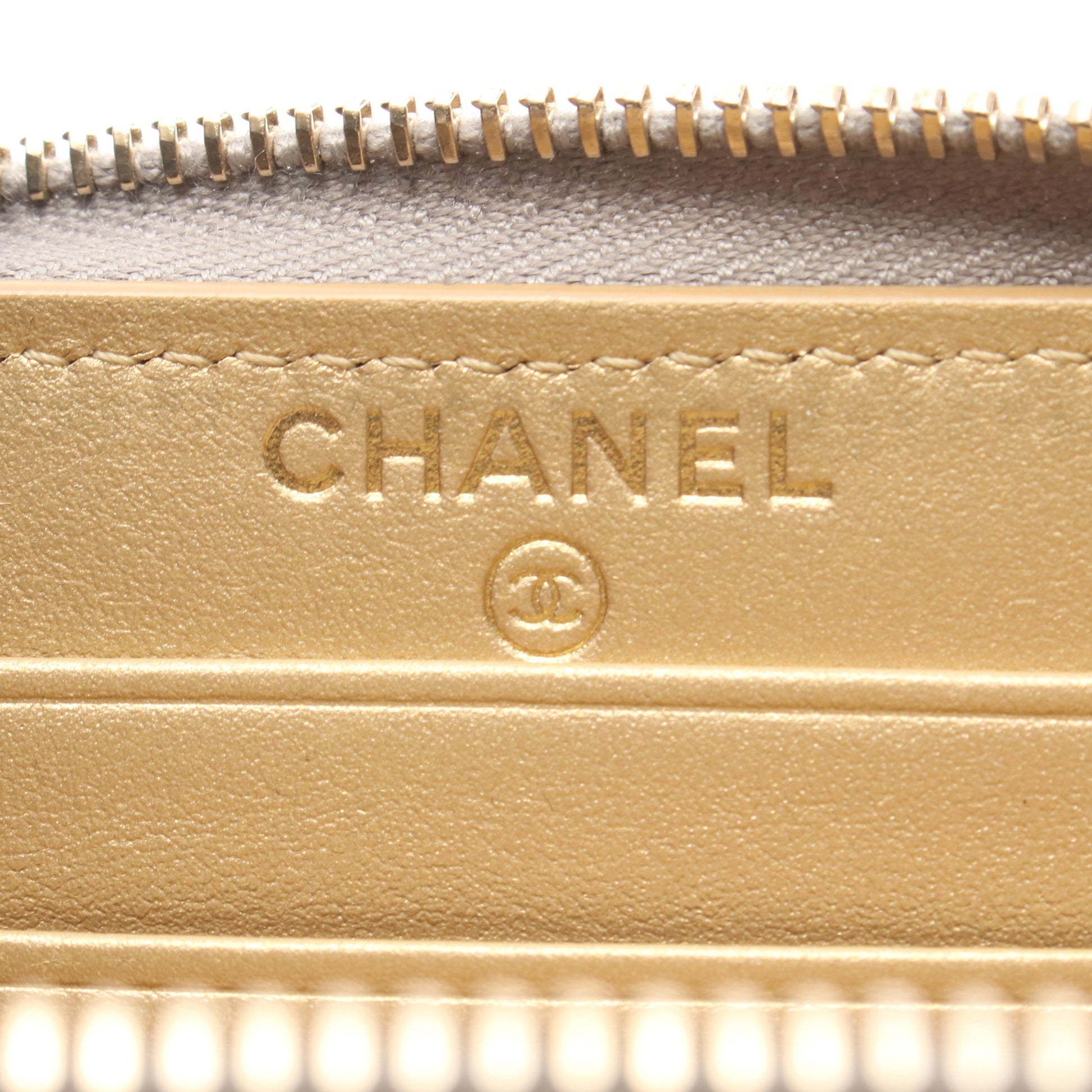 マトラッセ ラウンドファスナー財布 レザー シルバー ゴールド金具 シャネル 財布・小物 CHANEL