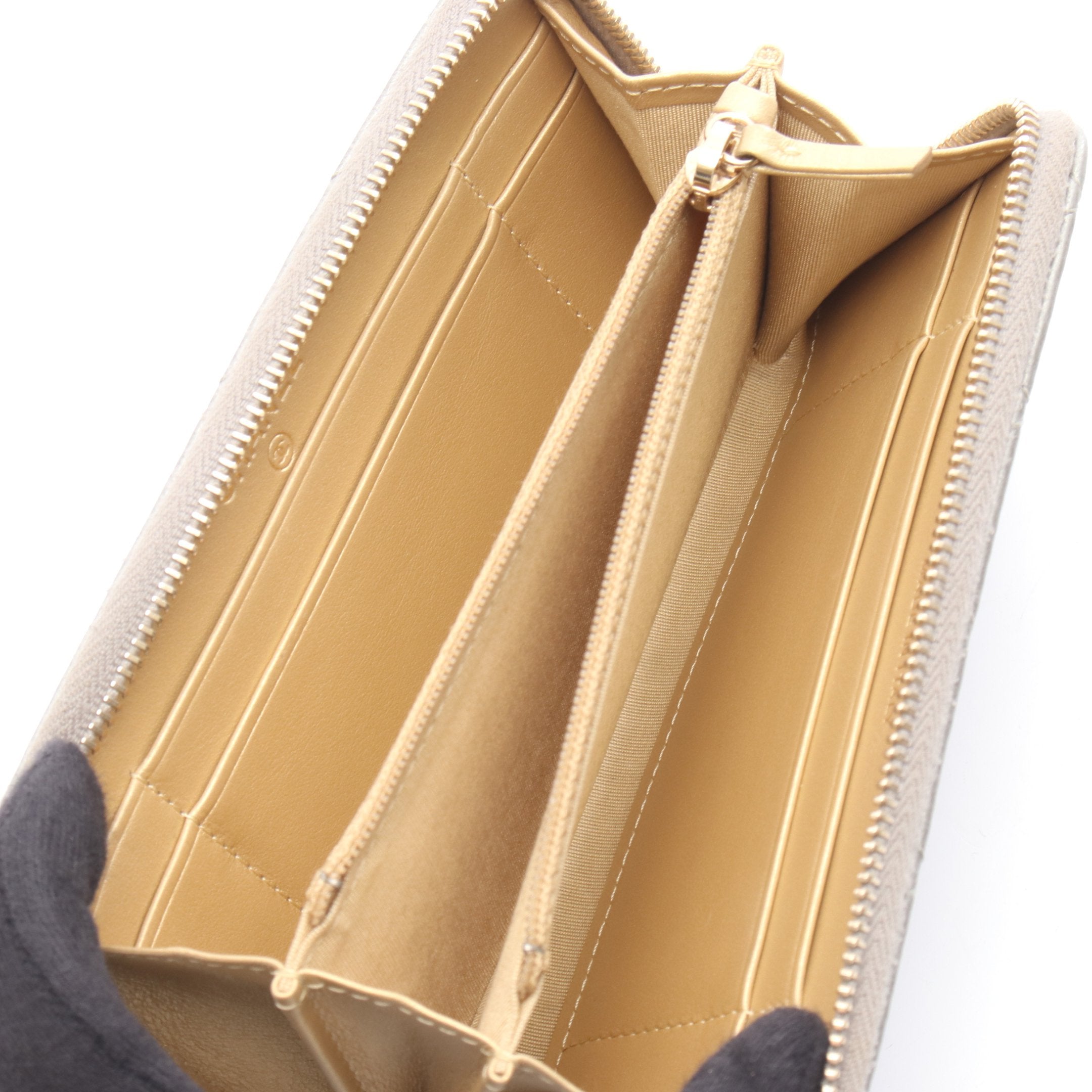 マトラッセ ラウンドファスナー財布 レザー シルバー ゴールド金具