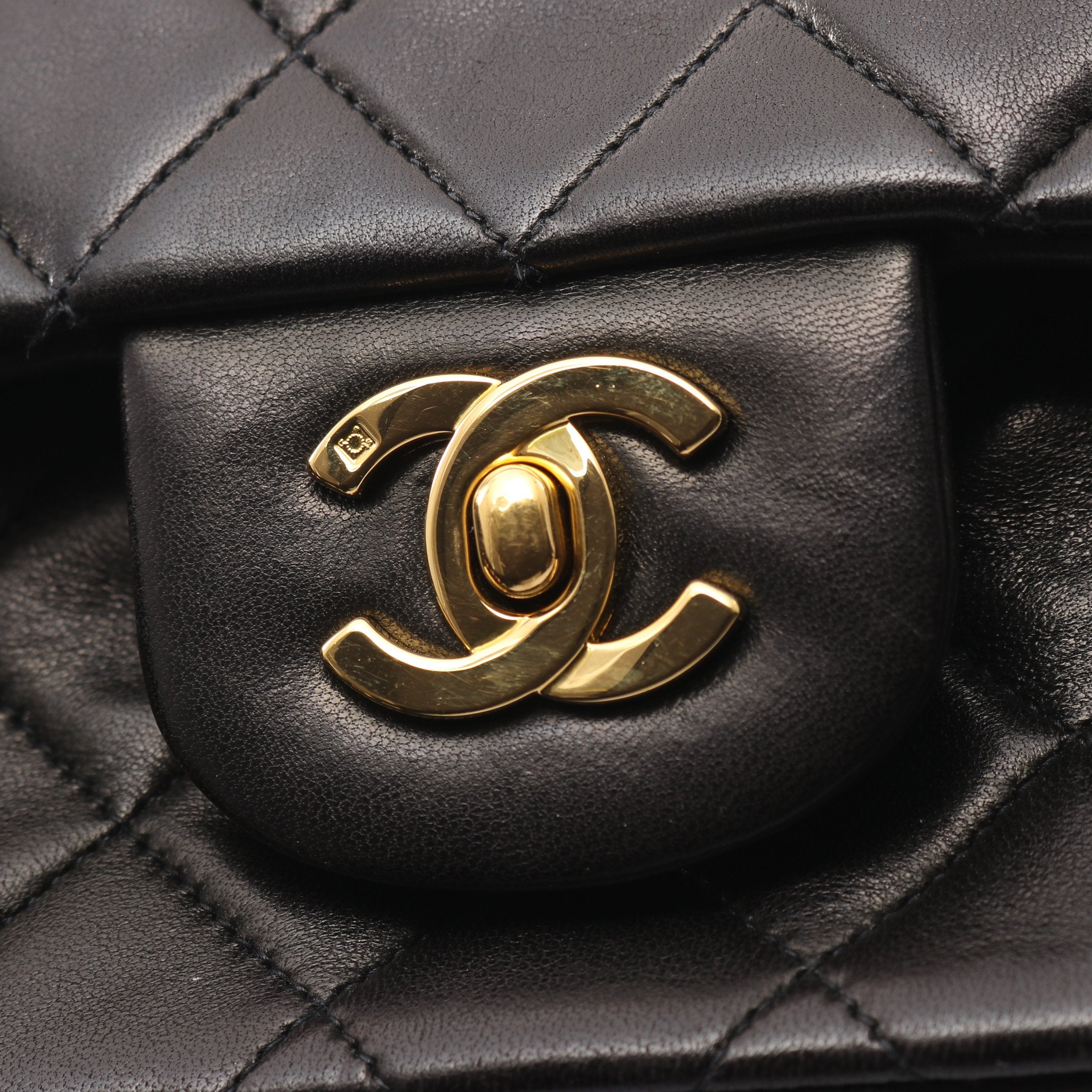 マトラッセ Wフラップ Wチェーンショルダーバッグ ラムスキン ブラック