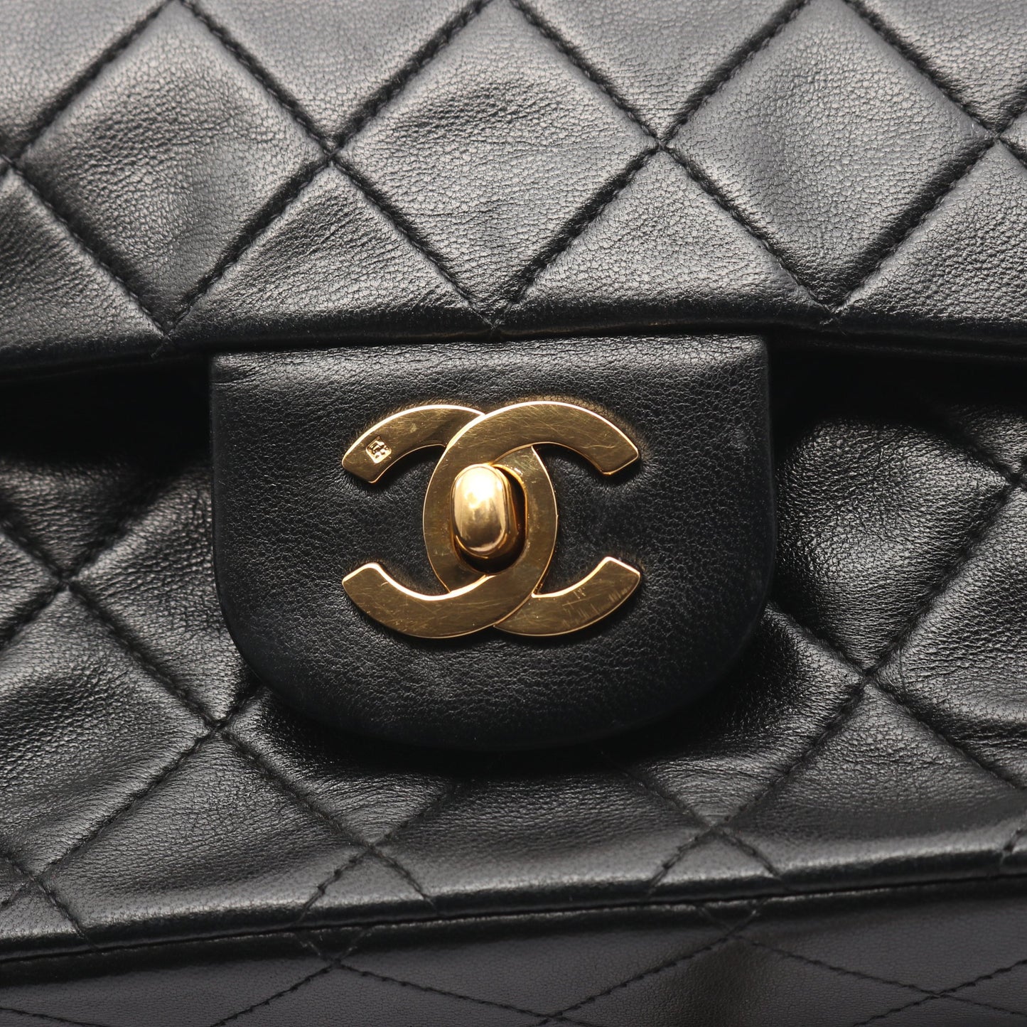マトラッセ Wフラップ Wチェーンショルダーバッグ ラムスキン ブラック ゴールド金具 シャネル バッグ CHANEL