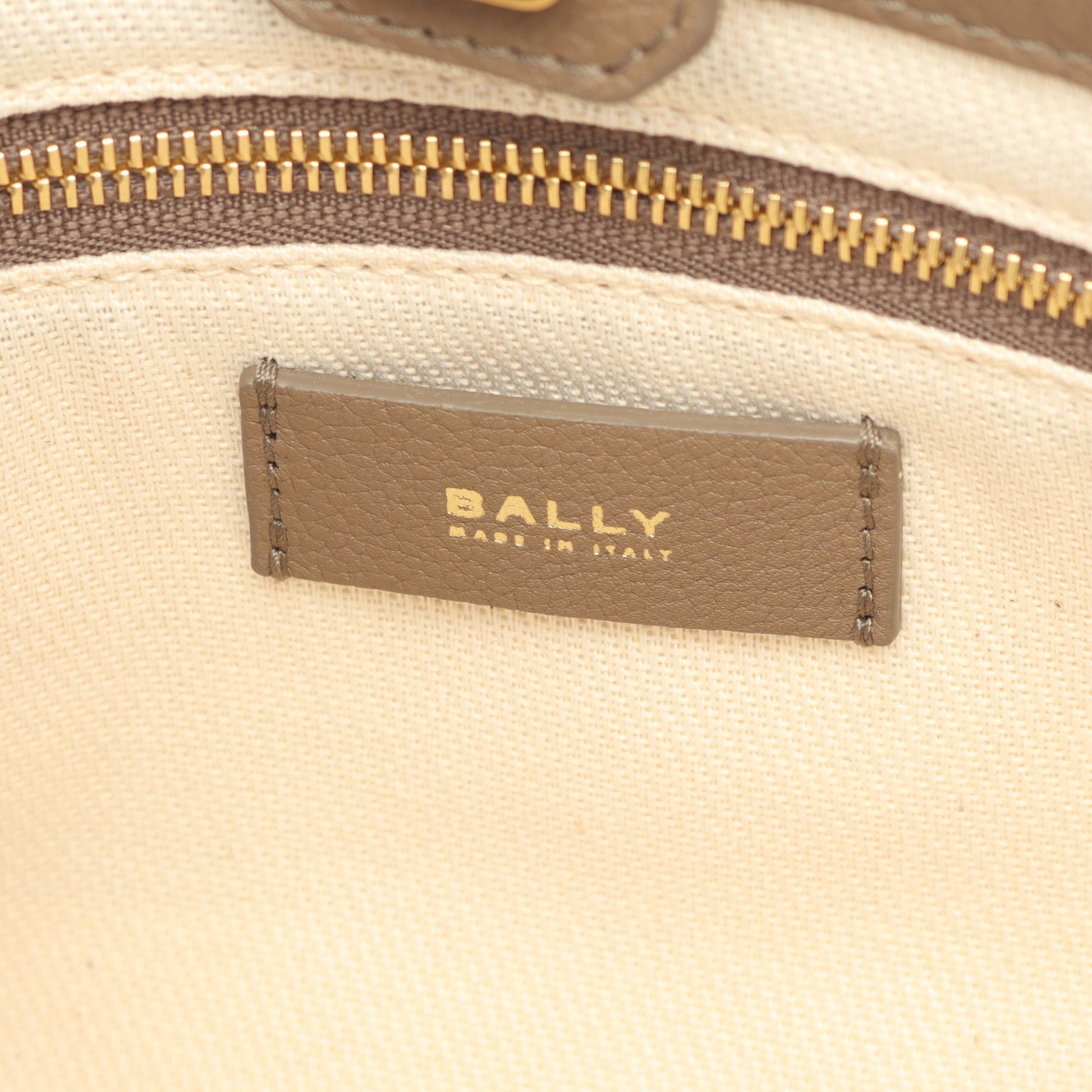 TRAPEZE SOFT ワンショルダーバッグ レザー グレーベージュ バリー バッグ BALLY