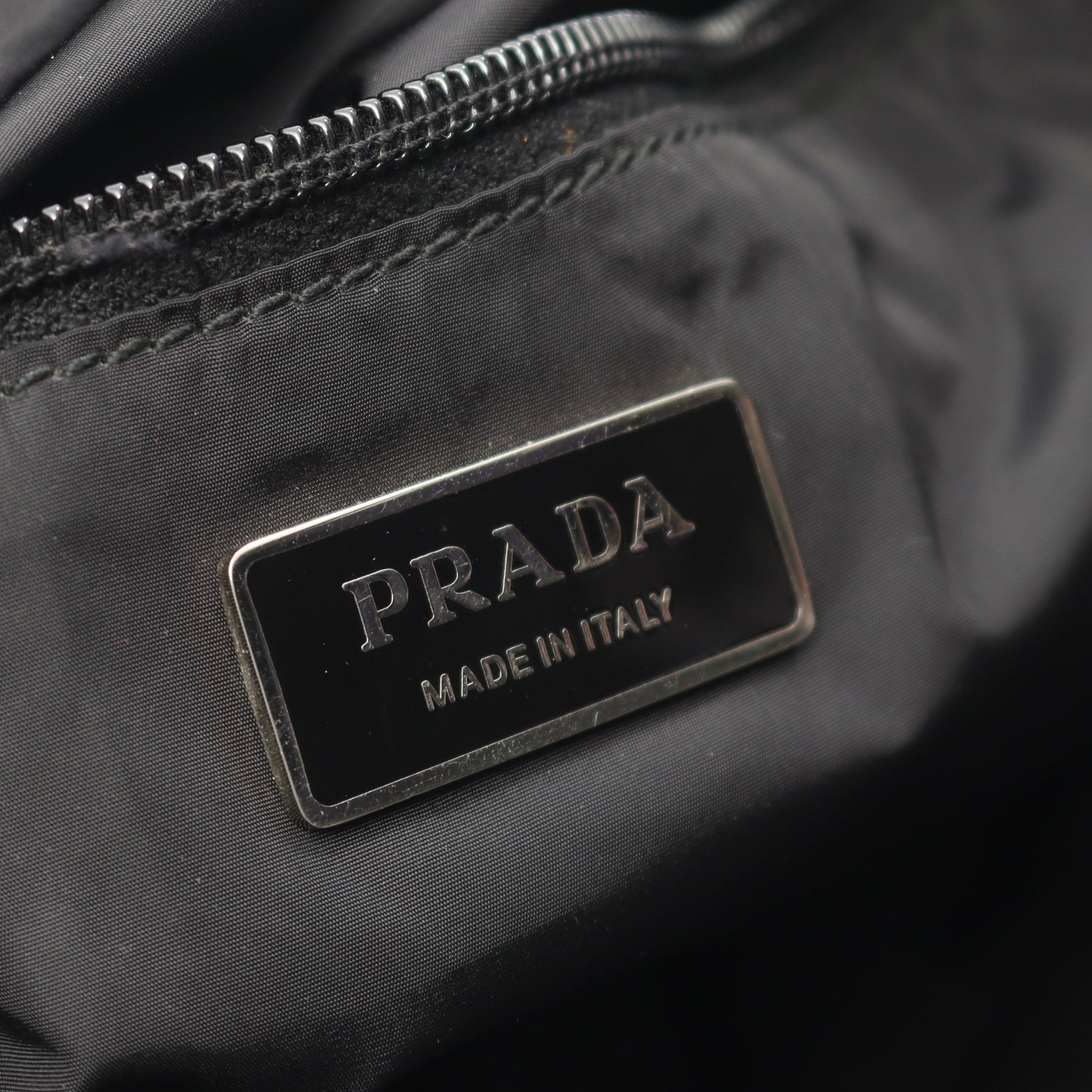 ハンドバッグ トートバッグ ナイロン ブラック 三角プレート プラダ バッグ PRADA
