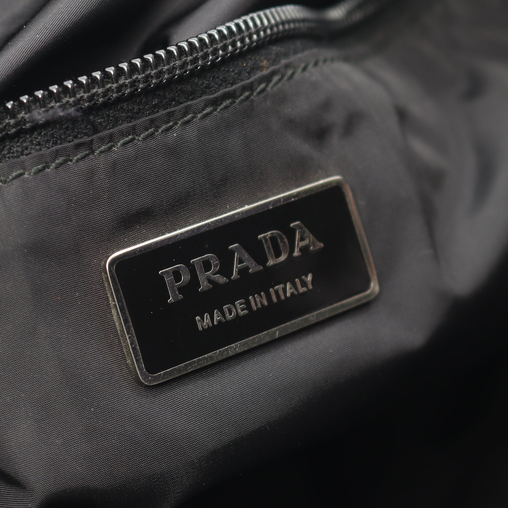 ハンドバッグ トートバッグ ナイロン ブラック 三角プレート プラダ バッグ PRADA