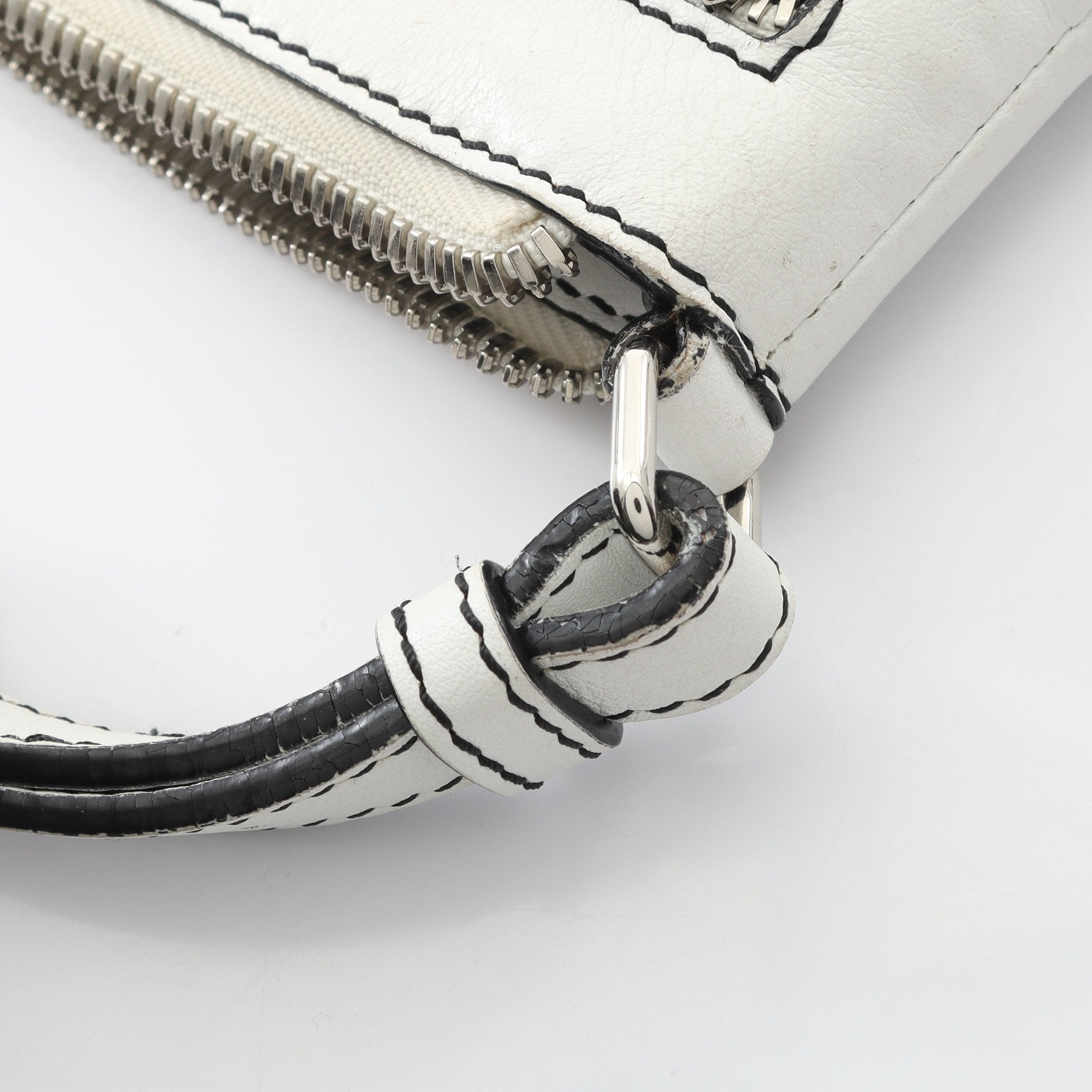 LOEWE　ロエベ　アナグラム　ショルダー　バッグ　白 LOEWE（ロエベ） アナグラム ダイスポケット 斜め掛け ショルダー