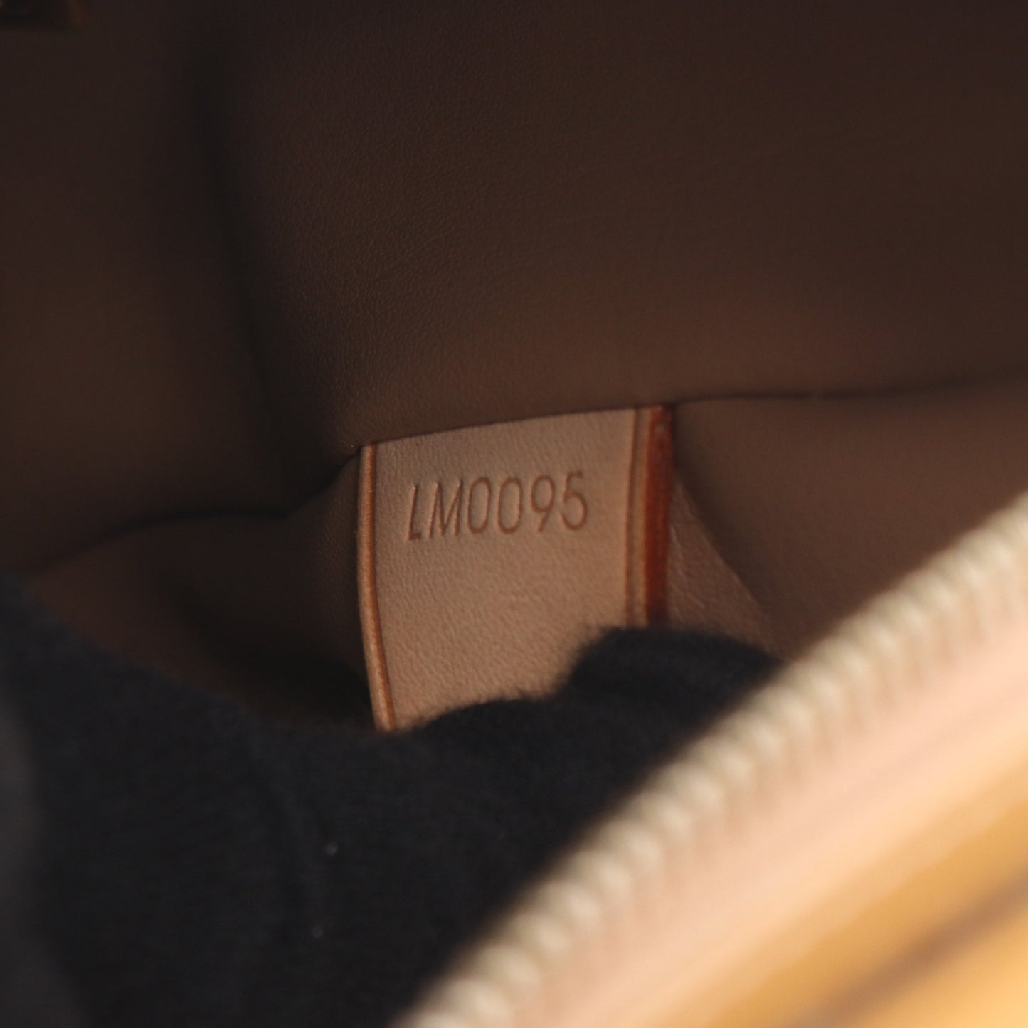 ヒューストン モノグラムヴェルニ ノワゼット ハンドバッグ レザー ベージュ ルイヴィトン バッグ LOUIS VUITTON
