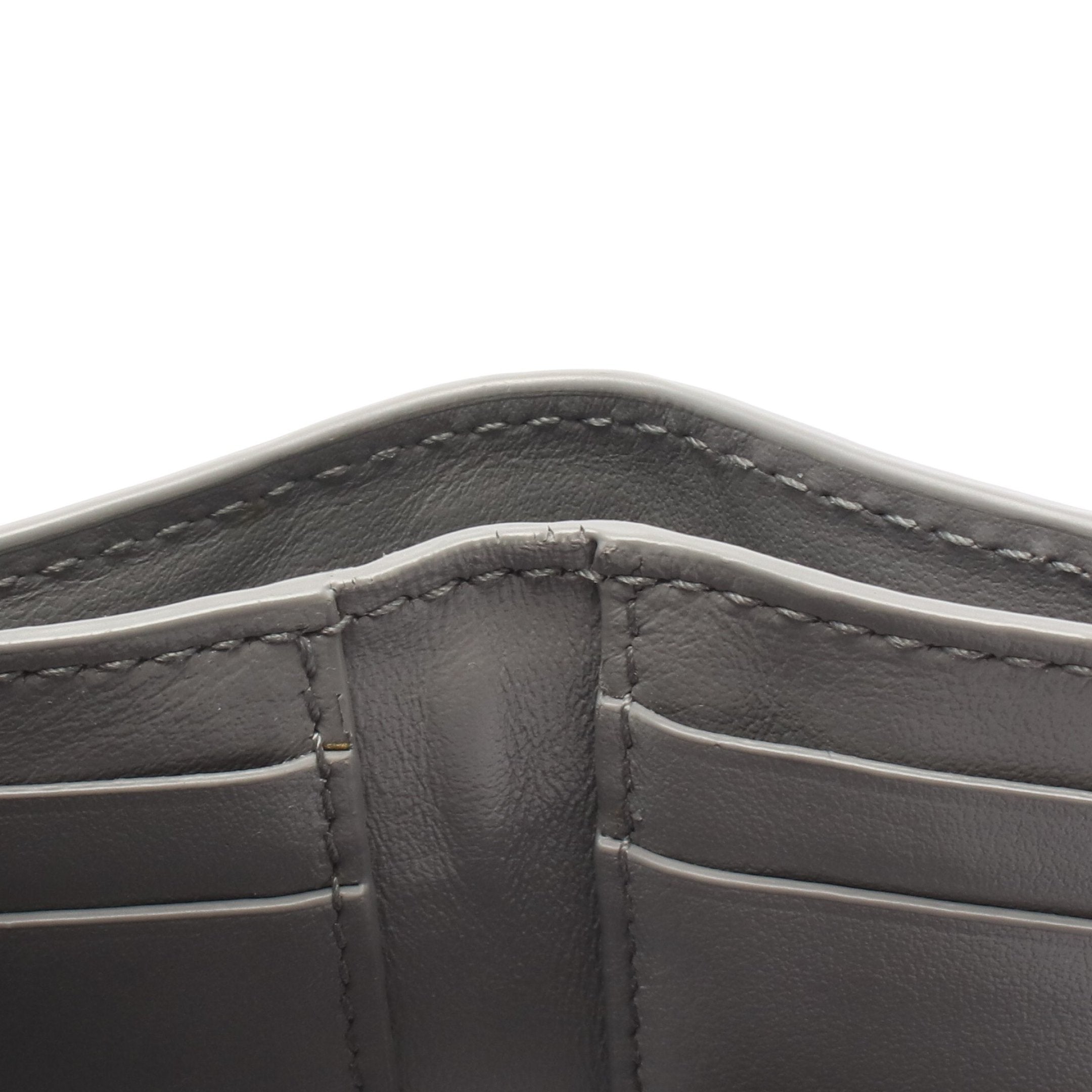 イントレチャート 三つ折り財布 レザー グレー ボッテガヴェネタ – RECLO