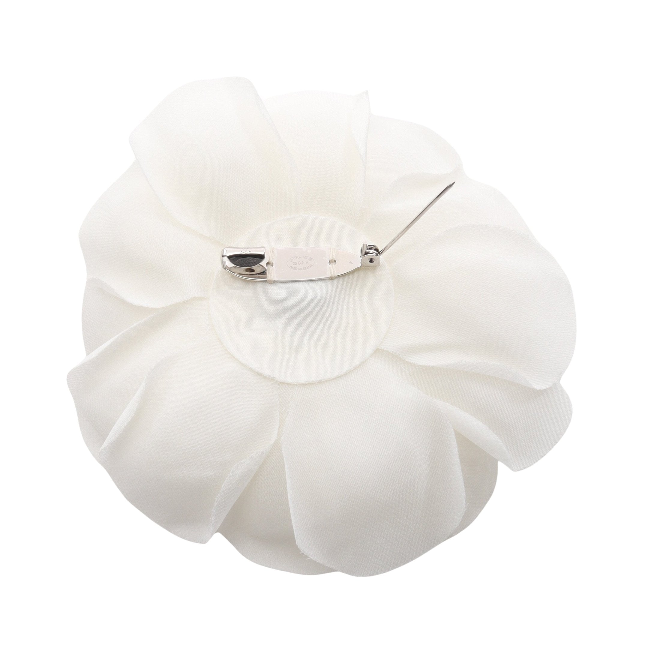 カメリア ココマーク ブローチ ファブリック クリスタル ホワイト