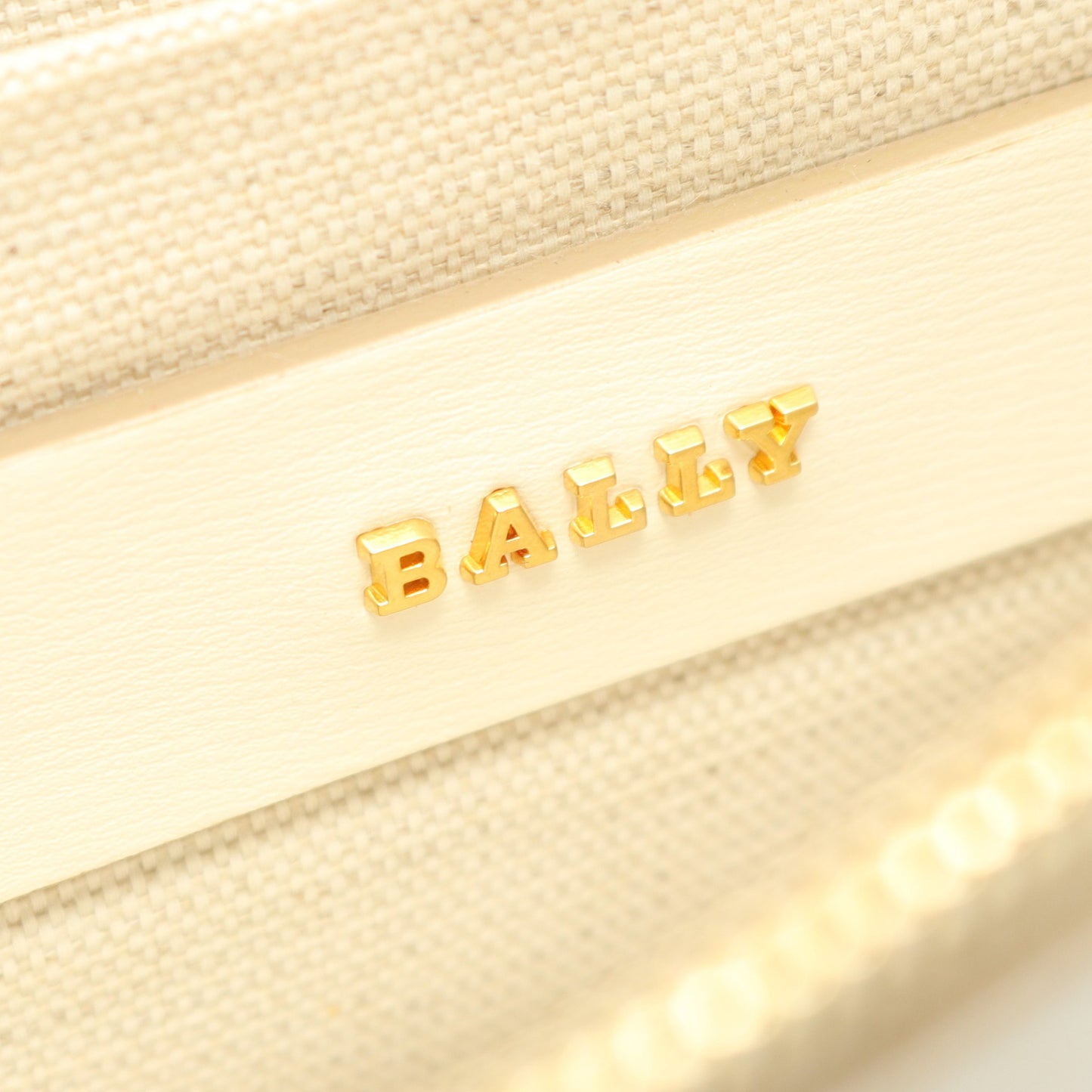 チェーンショルダーバッグ レザー オフホワイト バリー バッグ BALLY
